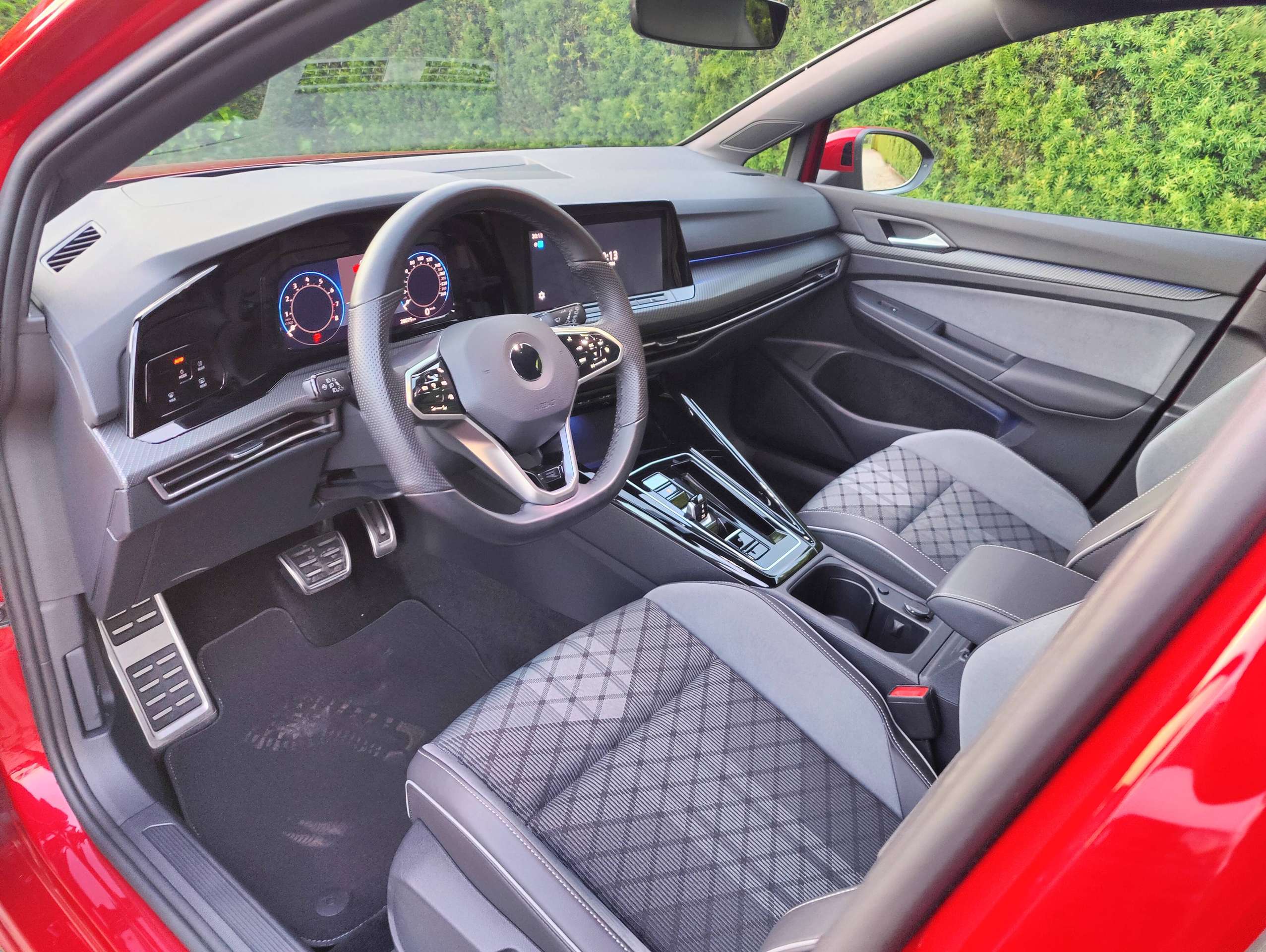 d2e7106b-5f23-4051-8812-f9cde471de1f10-volkswagen-golf-golf-1-5-etsi-r-line-opf-dsg-eu6ap-camerahead-up-20260605.jpg