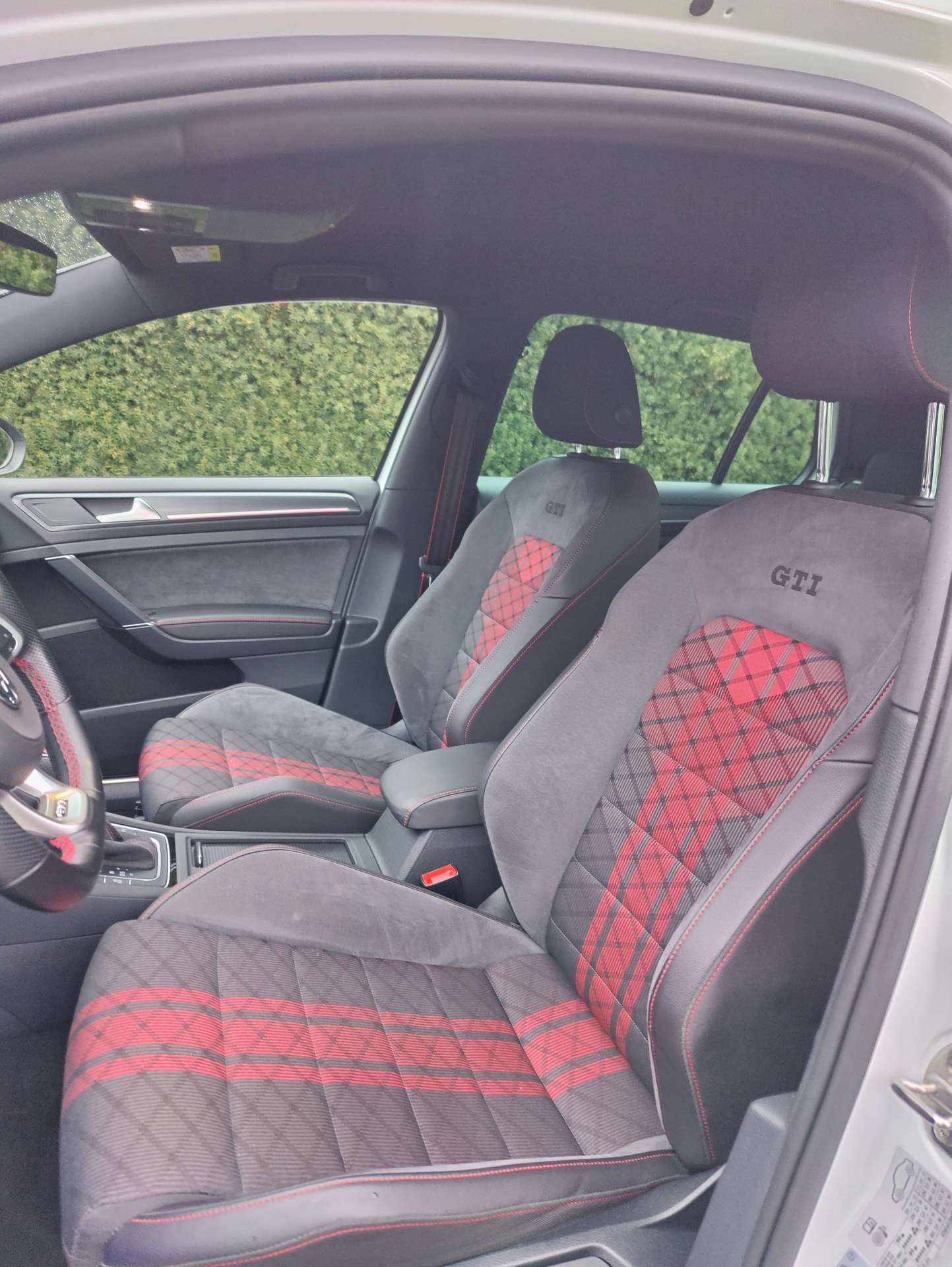 de643272-e3bf-4f82-92a1-d154a8a14f0c11-volkswagen-golf-gti-golf-2-0-tsi-tcr-opf-dsg-20260603.jpg
