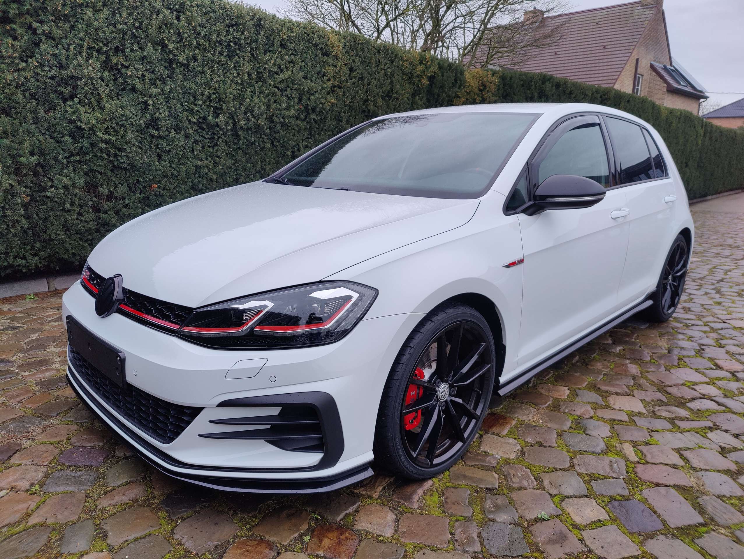 de643272-e3bf-4f82-92a1-d154a8a14f0c4-volkswagen-golf-gti-golf-2-0-tsi-tcr-opf-dsg-20260603.jpg