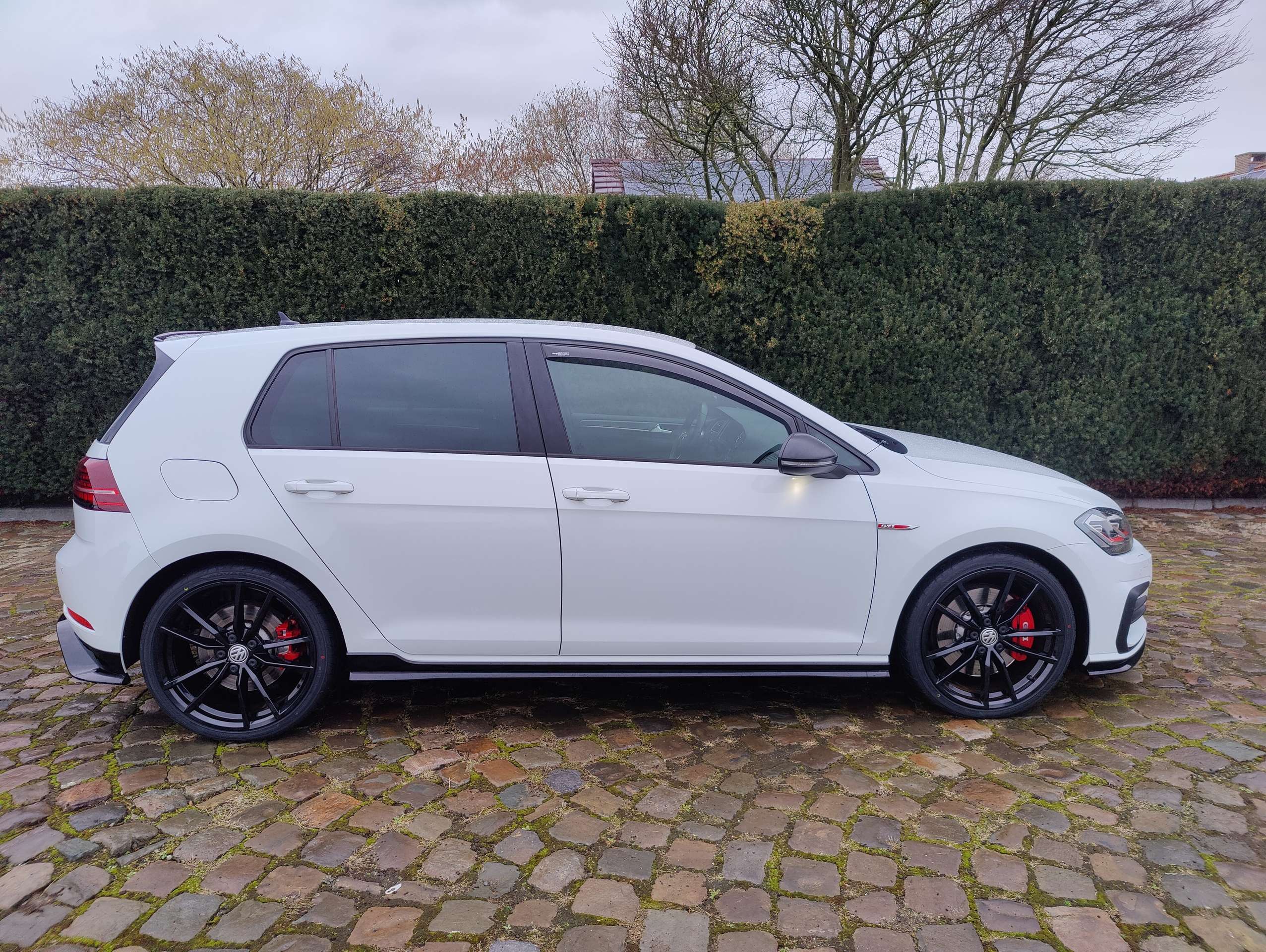 de643272-e3bf-4f82-92a1-d154a8a14f0c9-volkswagen-golf-gti-golf-2-0-tsi-tcr-opf-dsg-20260603.jpg