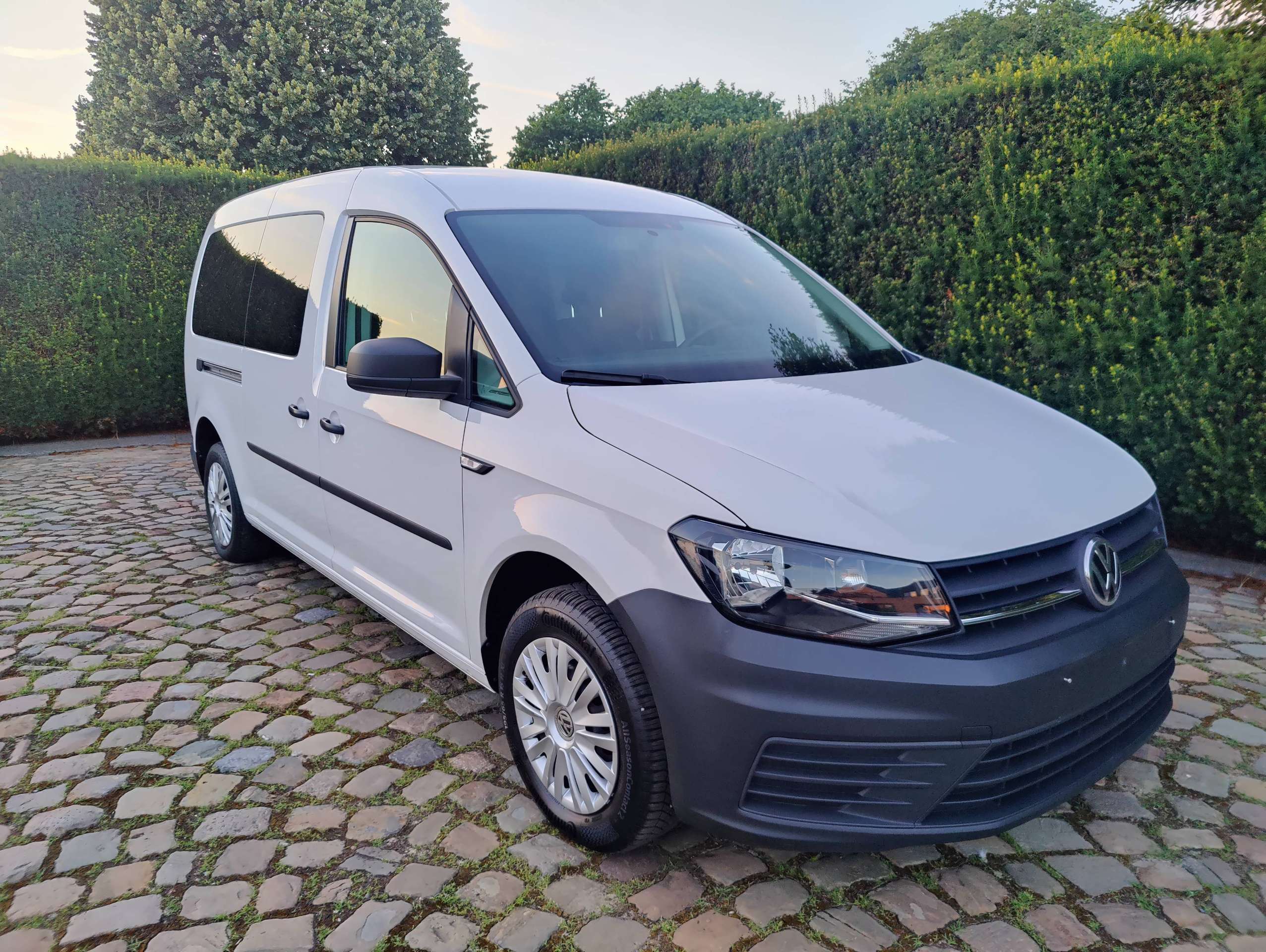 111a62ff-8a27-4eb7-958d-23cf8f6fb0e31-volkswagen-caddy-2-0-cr-tdi-scr-maxi-eu6-20260708.jpg