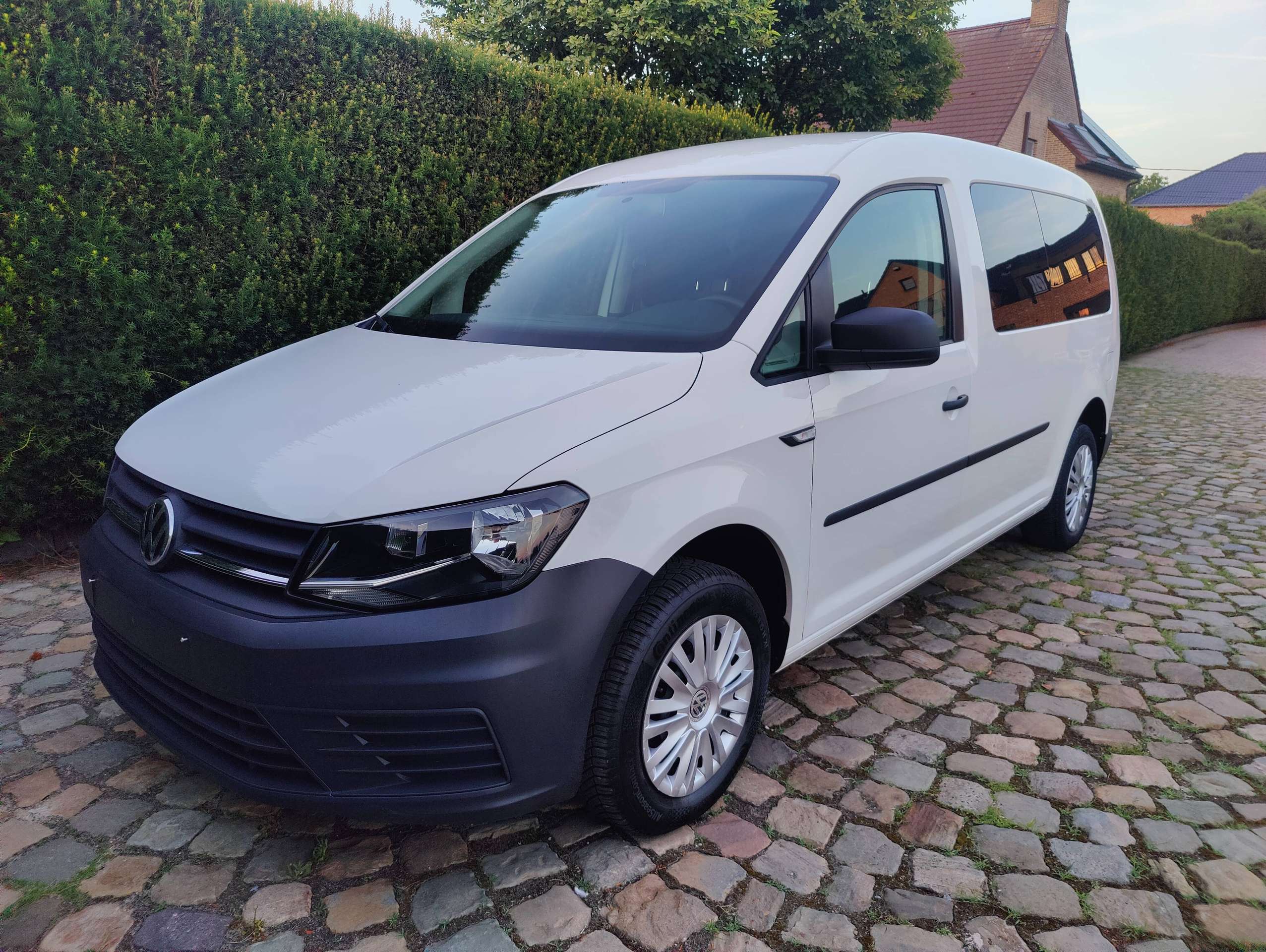 111a62ff-8a27-4eb7-958d-23cf8f6fb0e33-volkswagen-caddy-2-0-cr-tdi-scr-maxi-eu6-20260708.jpg
