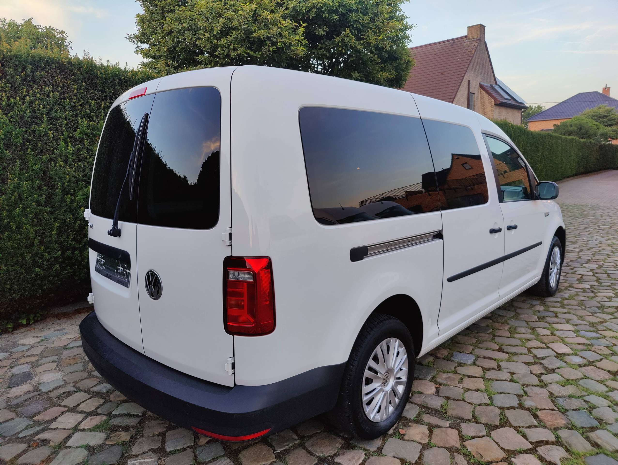 111a62ff-8a27-4eb7-958d-23cf8f6fb0e37-volkswagen-caddy-2-0-cr-tdi-scr-maxi-eu6-20260708.jpg