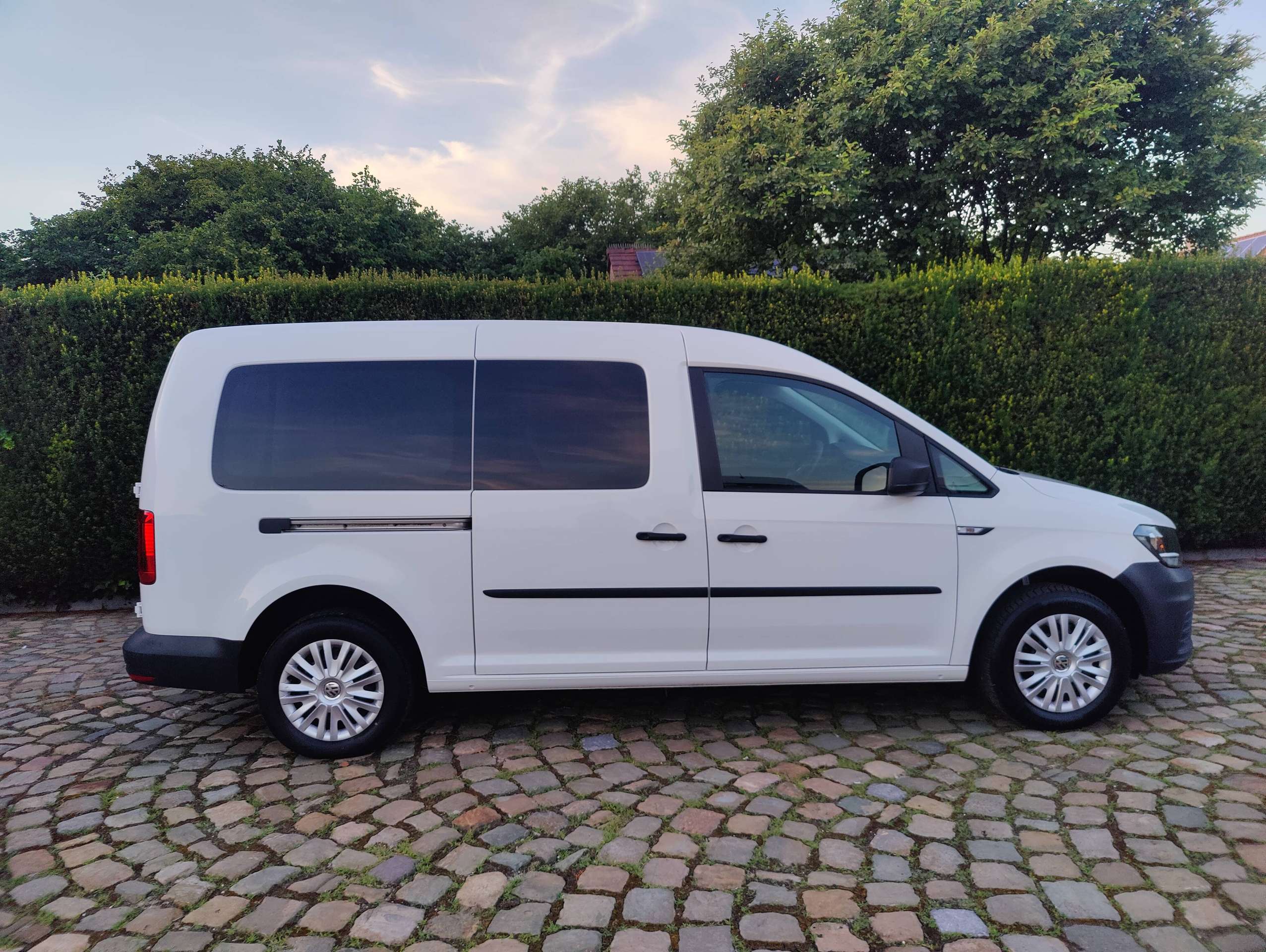 111a62ff-8a27-4eb7-958d-23cf8f6fb0e38-volkswagen-caddy-2-0-cr-tdi-scr-maxi-eu6-20260708.jpg