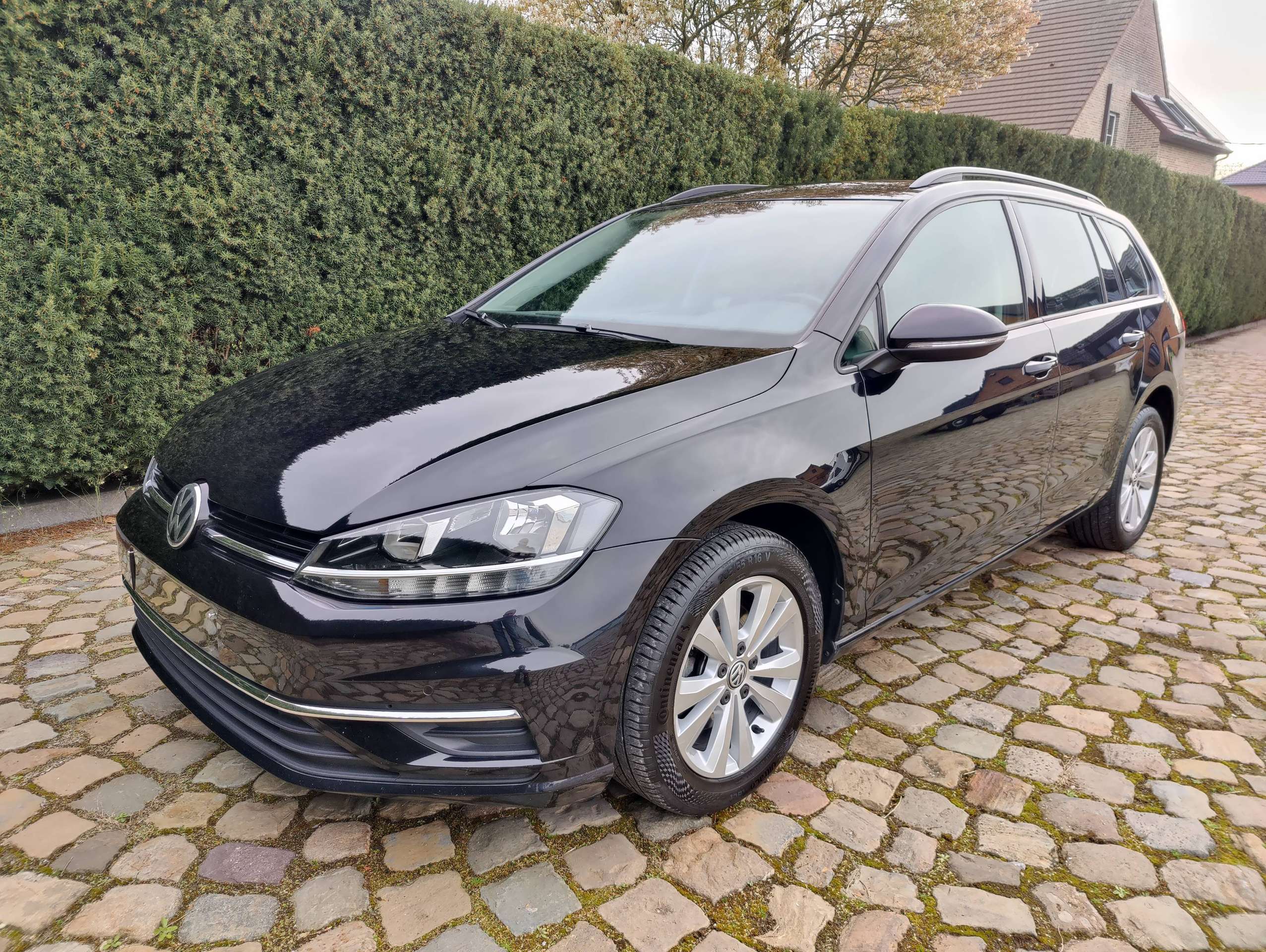 1210d968-04d5-4774-912e-8cb0962c7f423-volkswagen-golf-variant-golf-sw-1-6-scr-tdi-comfortline-camera-20260708.jpg