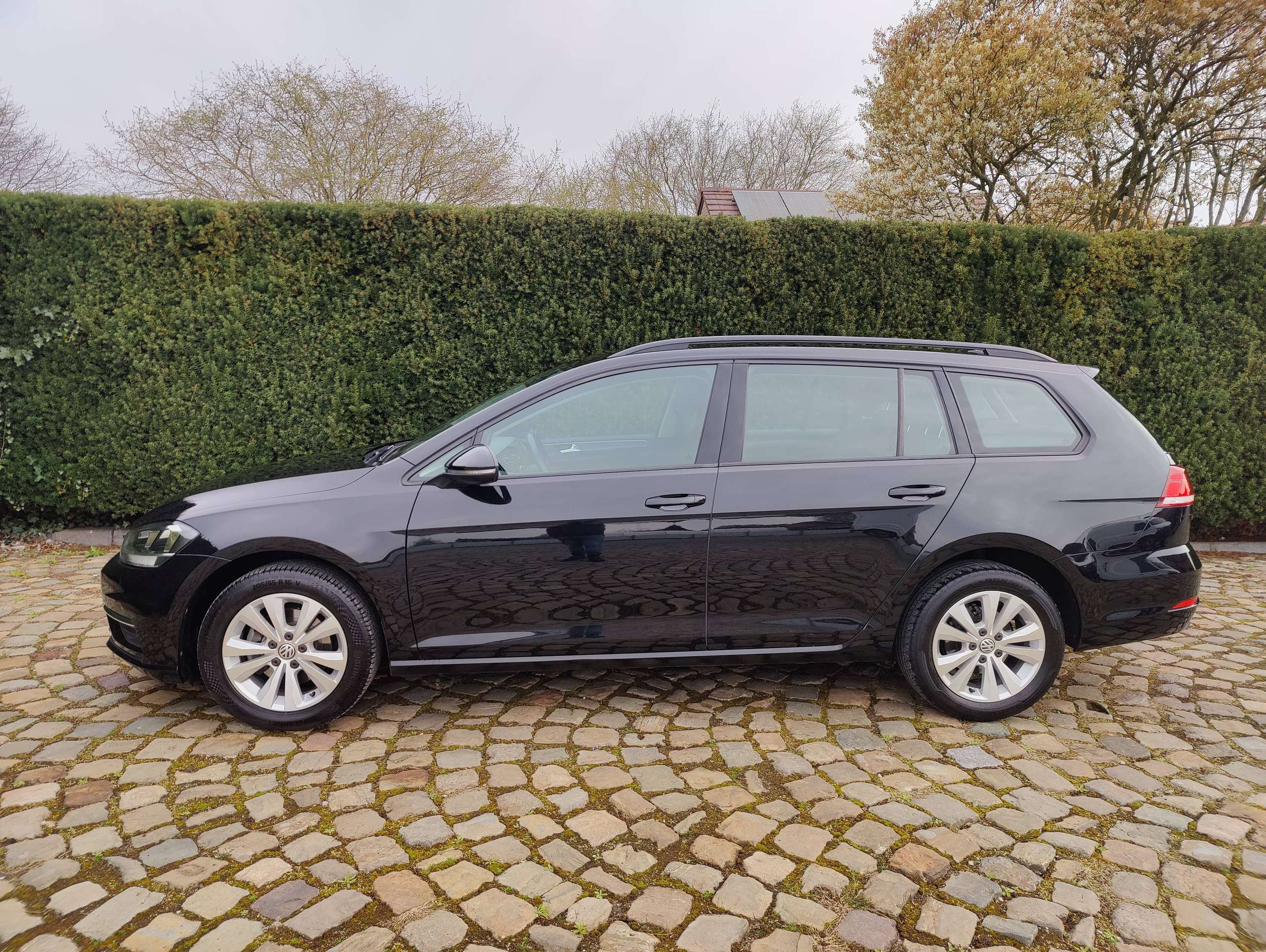 1210d968-04d5-4774-912e-8cb0962c7f424-volkswagen-golf-variant-golf-sw-1-6-scr-tdi-comfortline-camera-20260708.jpg