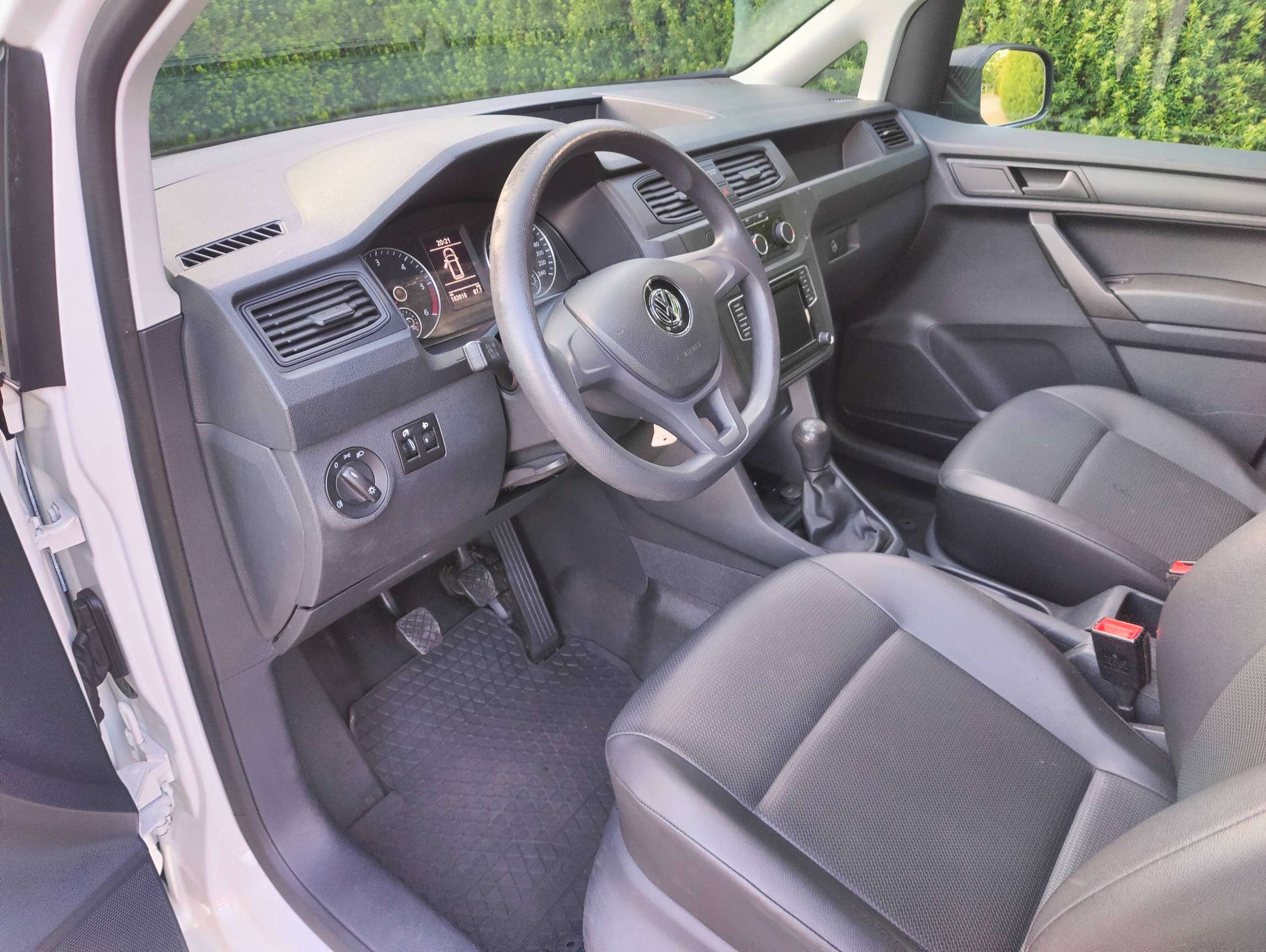 14d002d7-8655-4bef-8a04-56d439d2e40e9-volkswagen-caddy-2-0-cr-tdi-scr-maxi-eu6-20260710.jpg