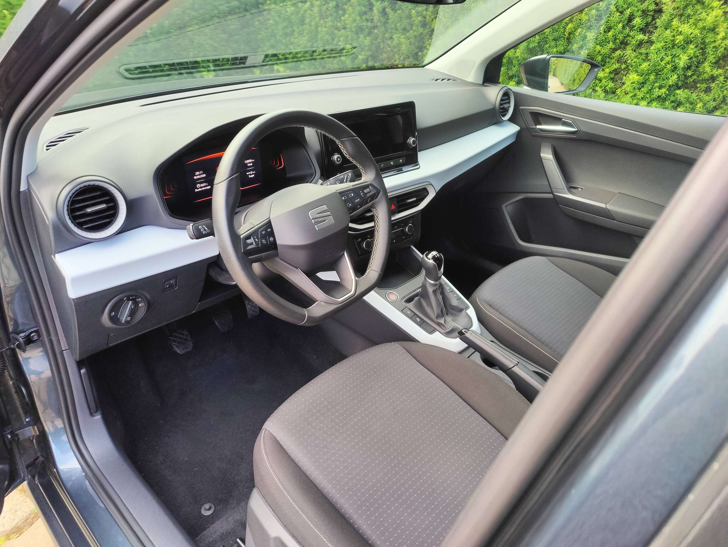 20ff8f16-9070-4815-8594-a2f88bd994bd9-seat-arona-arona-1-0-tsi-40th-anniversary-20260708.jpg
