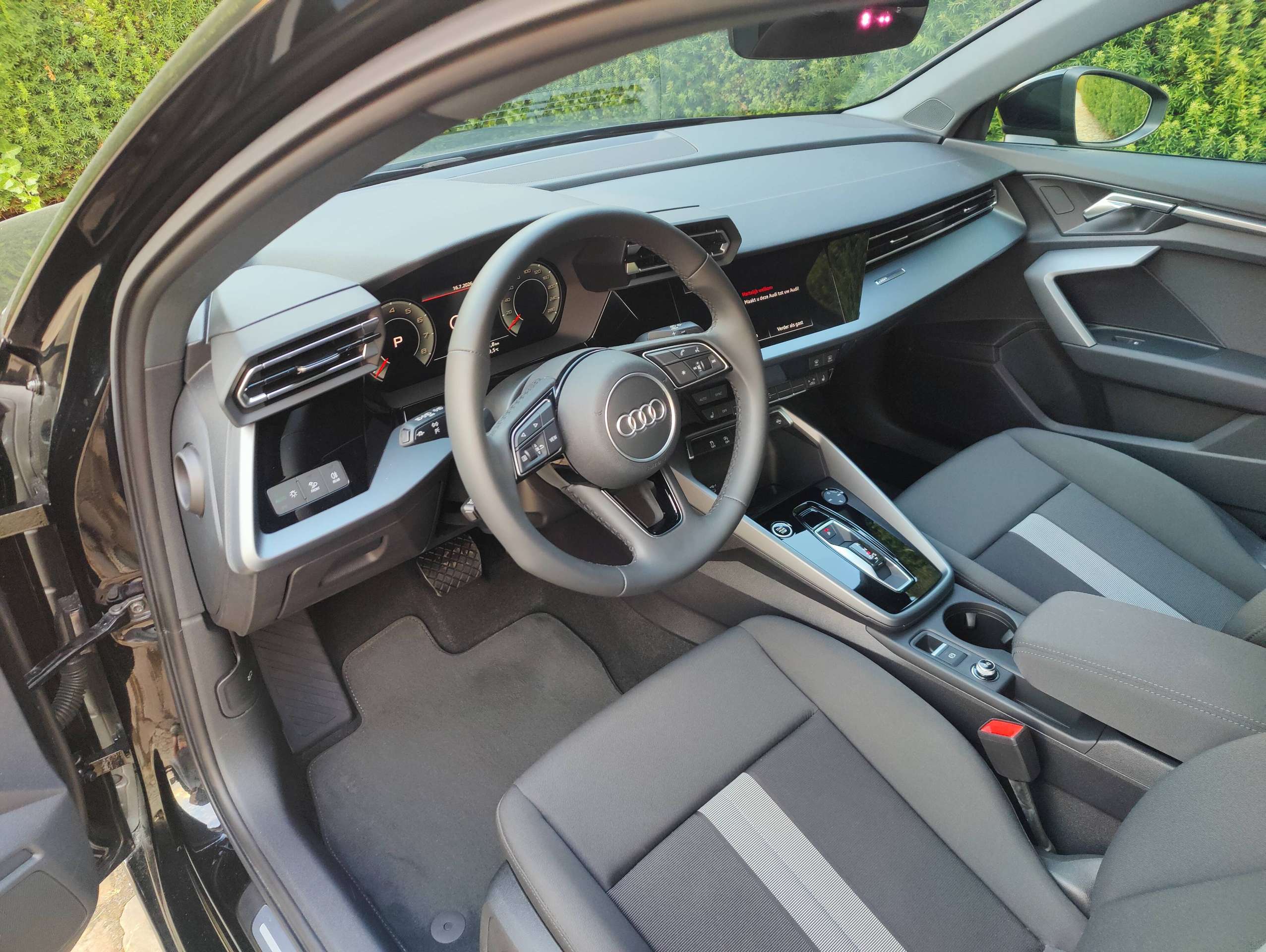 2442e9cb-7887-4eca-80ad-5e345f5516c89-audi-a3-a3-35-tfsi-business-edition-advanced-s-tronic-20260717.jpg