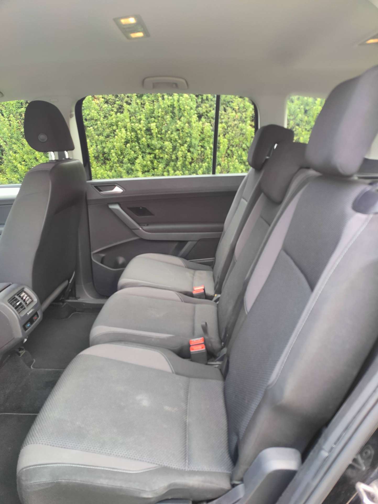 250a03bf-30bf-4ffe-9dd7-cd618bddfdf711-volkswagen-touran-touran-1-6-tdi-scr-trendline-export-of-handelaar-20260722.jpg