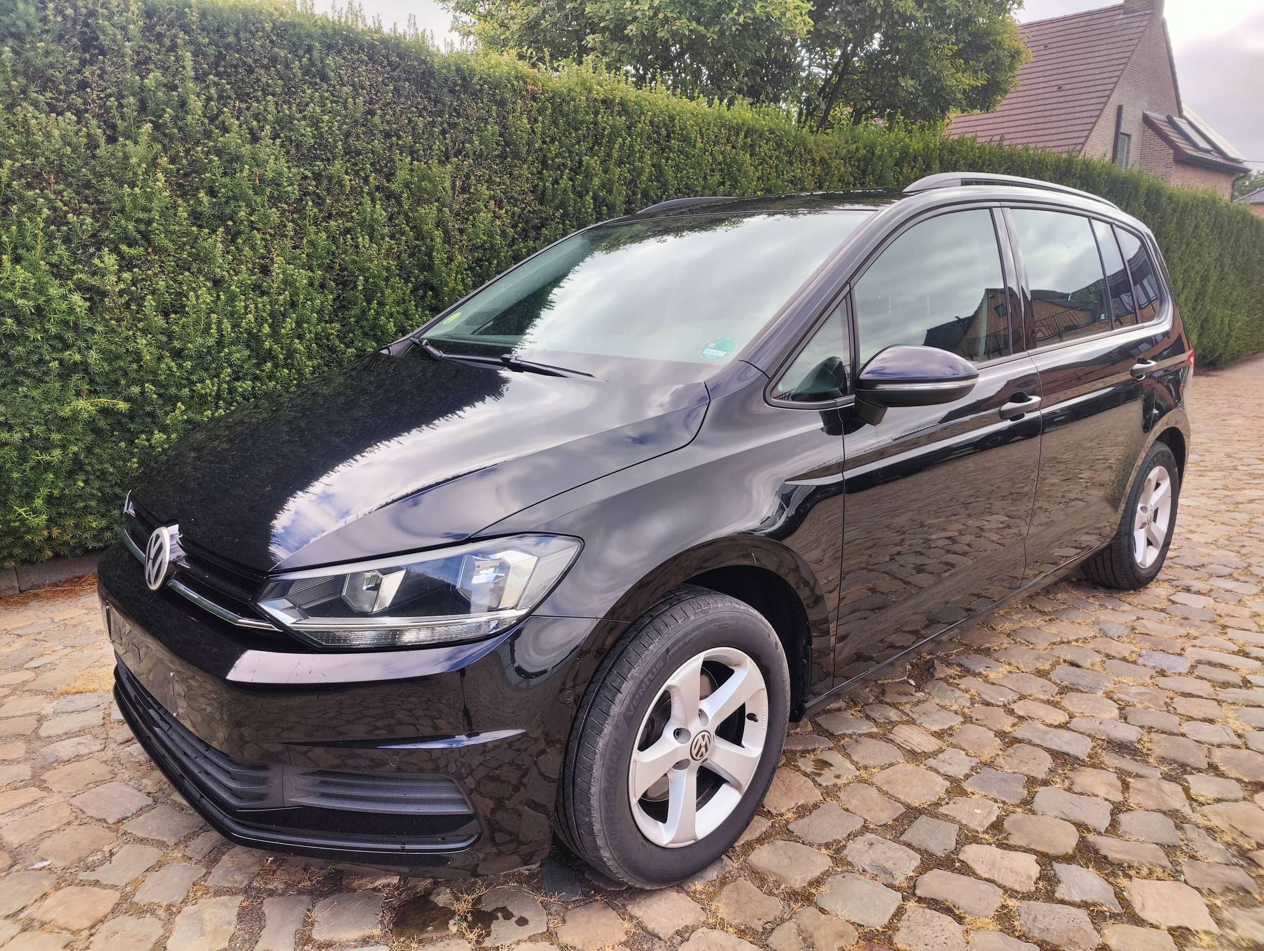 250a03bf-30bf-4ffe-9dd7-cd618bddfdf73-volkswagen-touran-touran-1-6-tdi-scr-trendline-export-of-handelaar-20260722.jpg