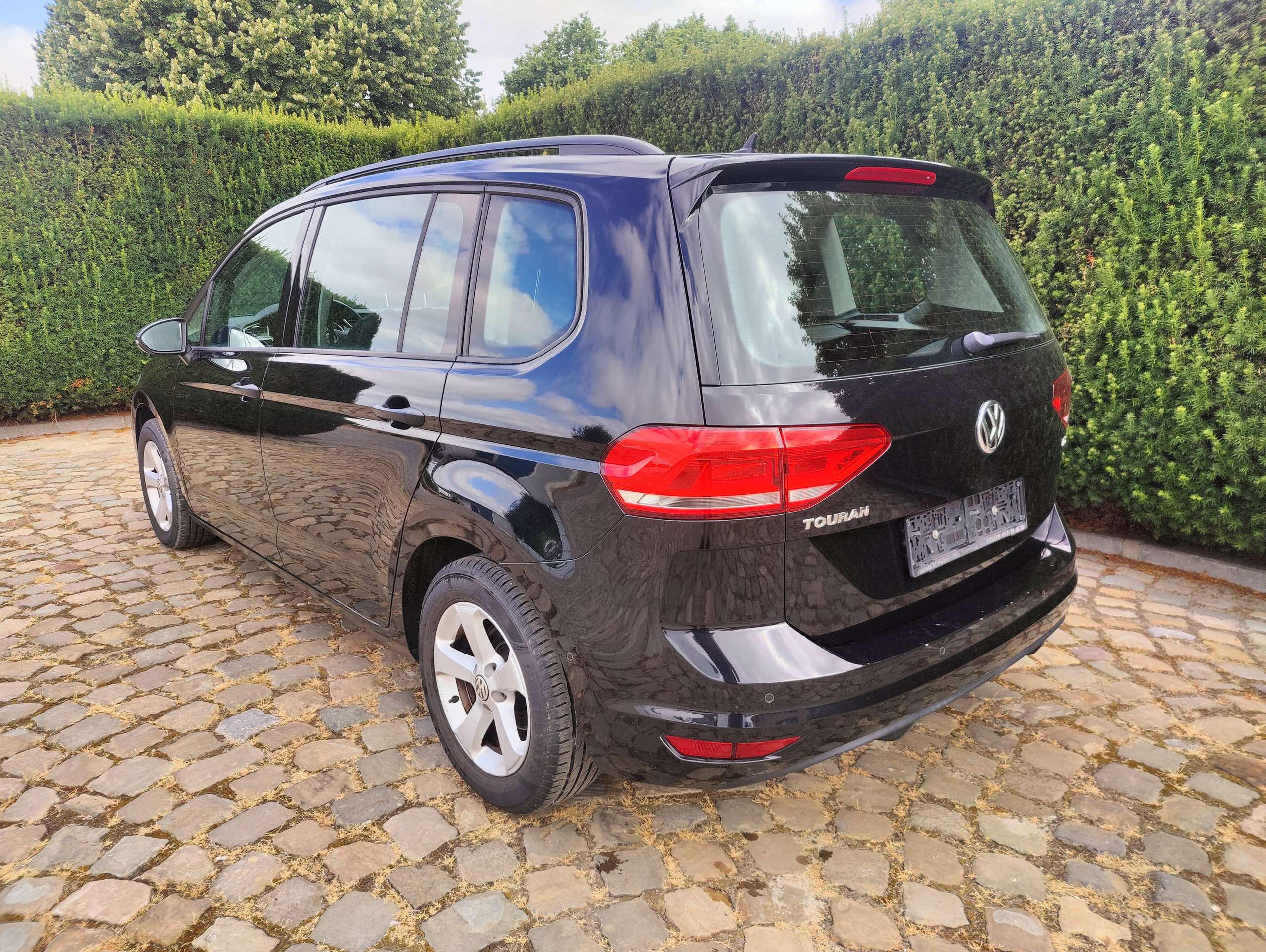 250a03bf-30bf-4ffe-9dd7-cd618bddfdf75-volkswagen-touran-touran-1-6-tdi-scr-trendline-export-of-handelaar-20260722.jpg