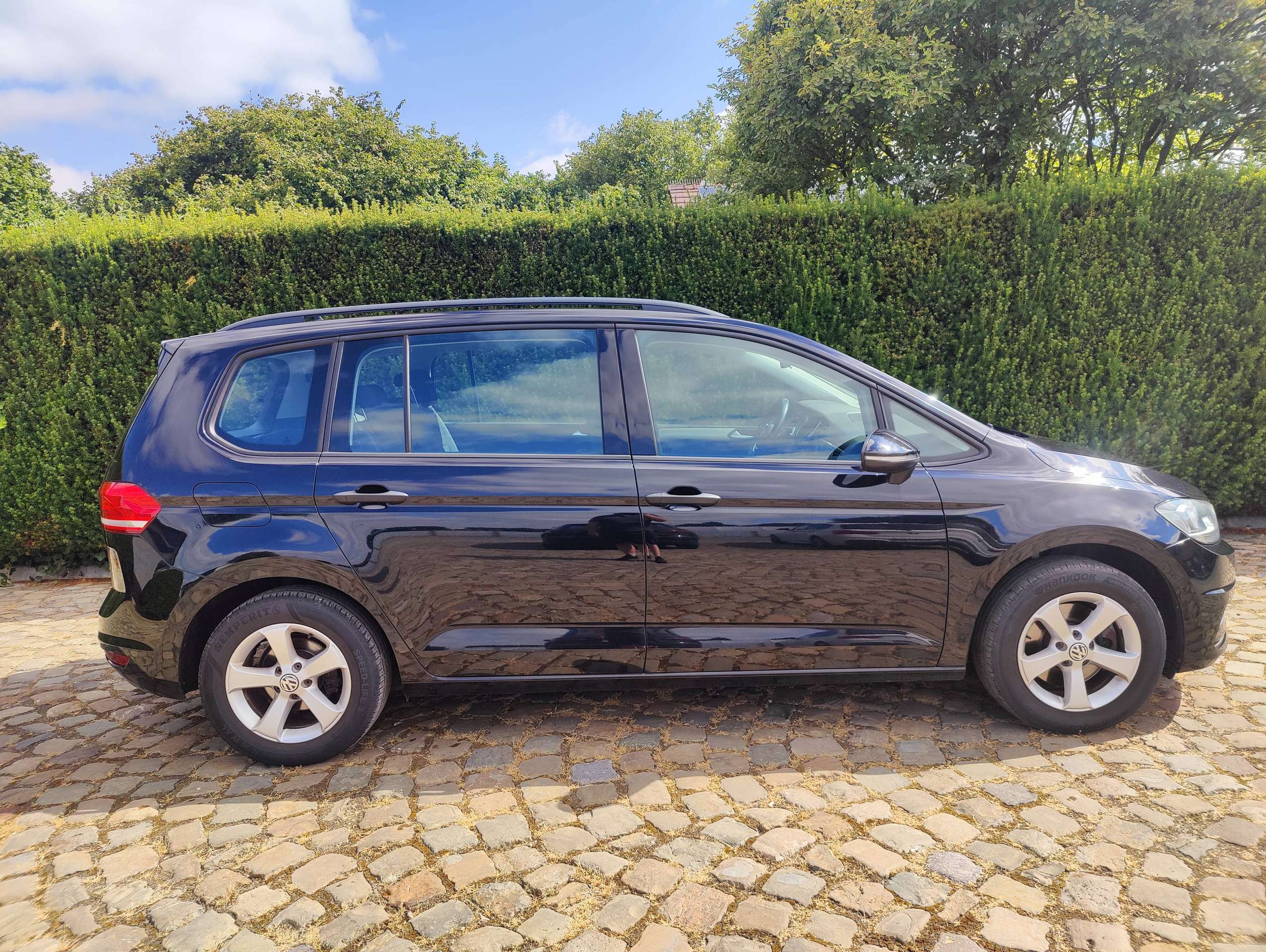 250a03bf-30bf-4ffe-9dd7-cd618bddfdf78-volkswagen-touran-touran-1-6-tdi-scr-trendline-export-of-handelaar-20260722.jpg
