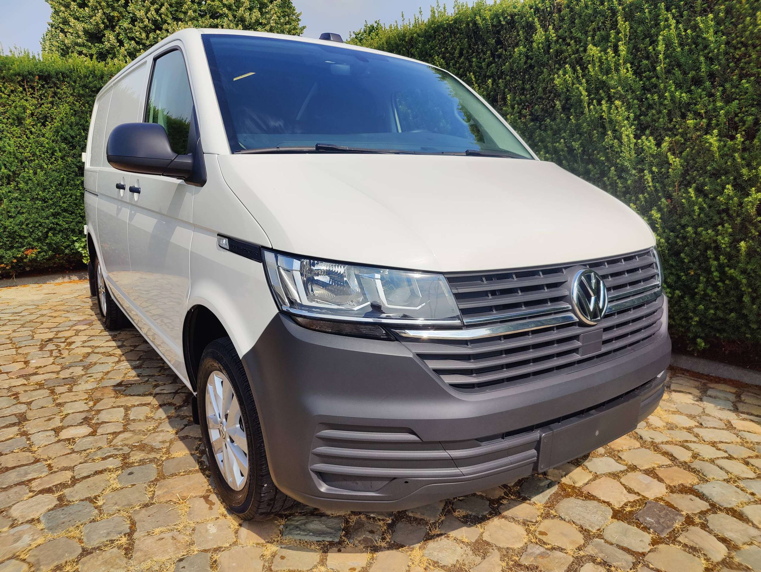2aa1f85b-512c-4a2d-ac9a-76aeb01565d81-volkswagen-t6-1-transporter-2-0-tdi-scr-bmt-trendline-dsg-eu6d-t-20260731.jpg