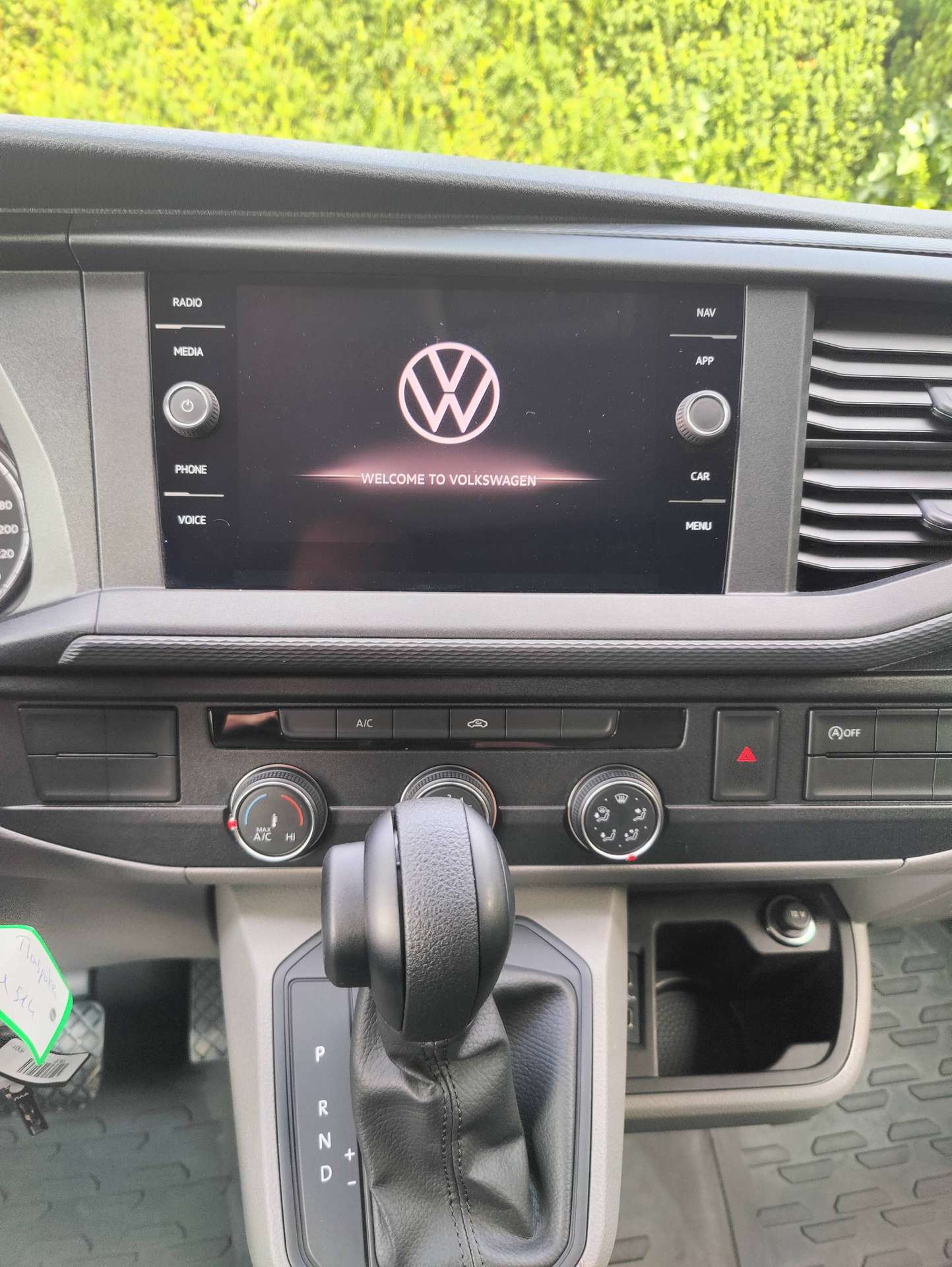 2aa1f85b-512c-4a2d-ac9a-76aeb01565d815-volkswagen-t6-1-transporter-2-0-tdi-scr-bmt-trendline-dsg-eu6d-t-20260731.jpg