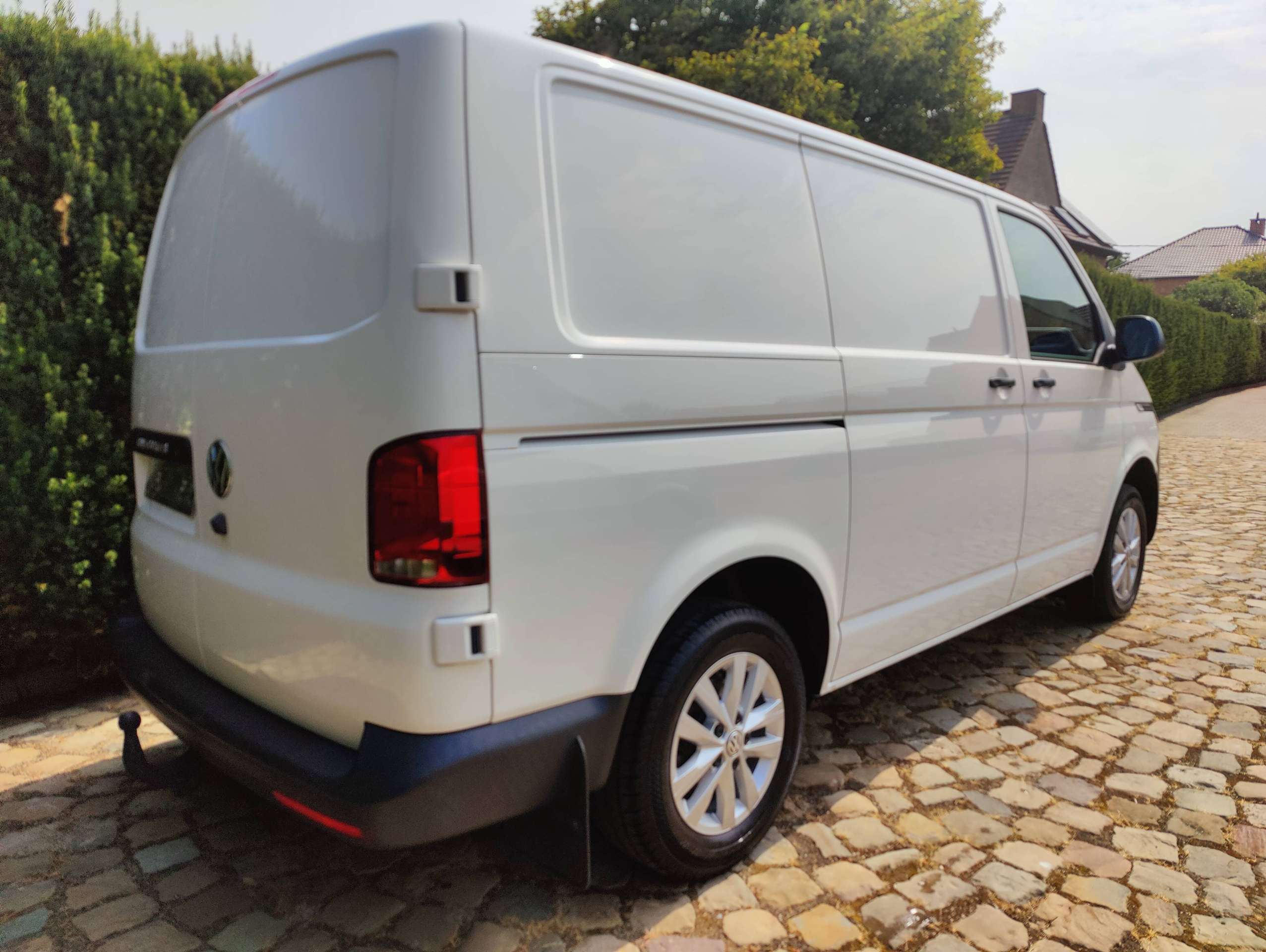 2aa1f85b-512c-4a2d-ac9a-76aeb01565d87-volkswagen-t6-1-transporter-2-0-tdi-scr-bmt-trendline-dsg-eu6d-t-20260731.jpg