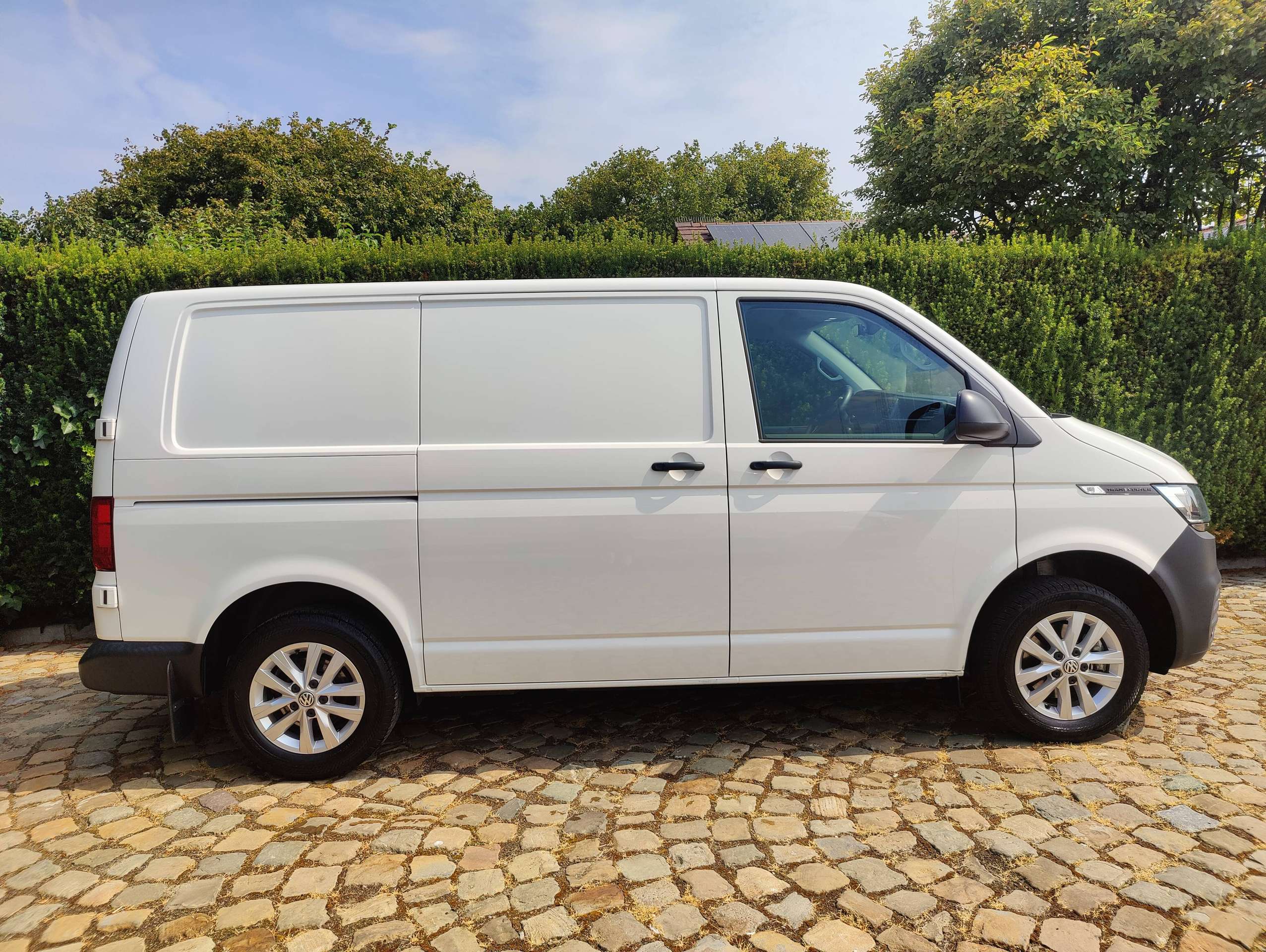 2aa1f85b-512c-4a2d-ac9a-76aeb01565d88-volkswagen-t6-1-transporter-2-0-tdi-scr-bmt-trendline-dsg-eu6d-t-20260731.jpg