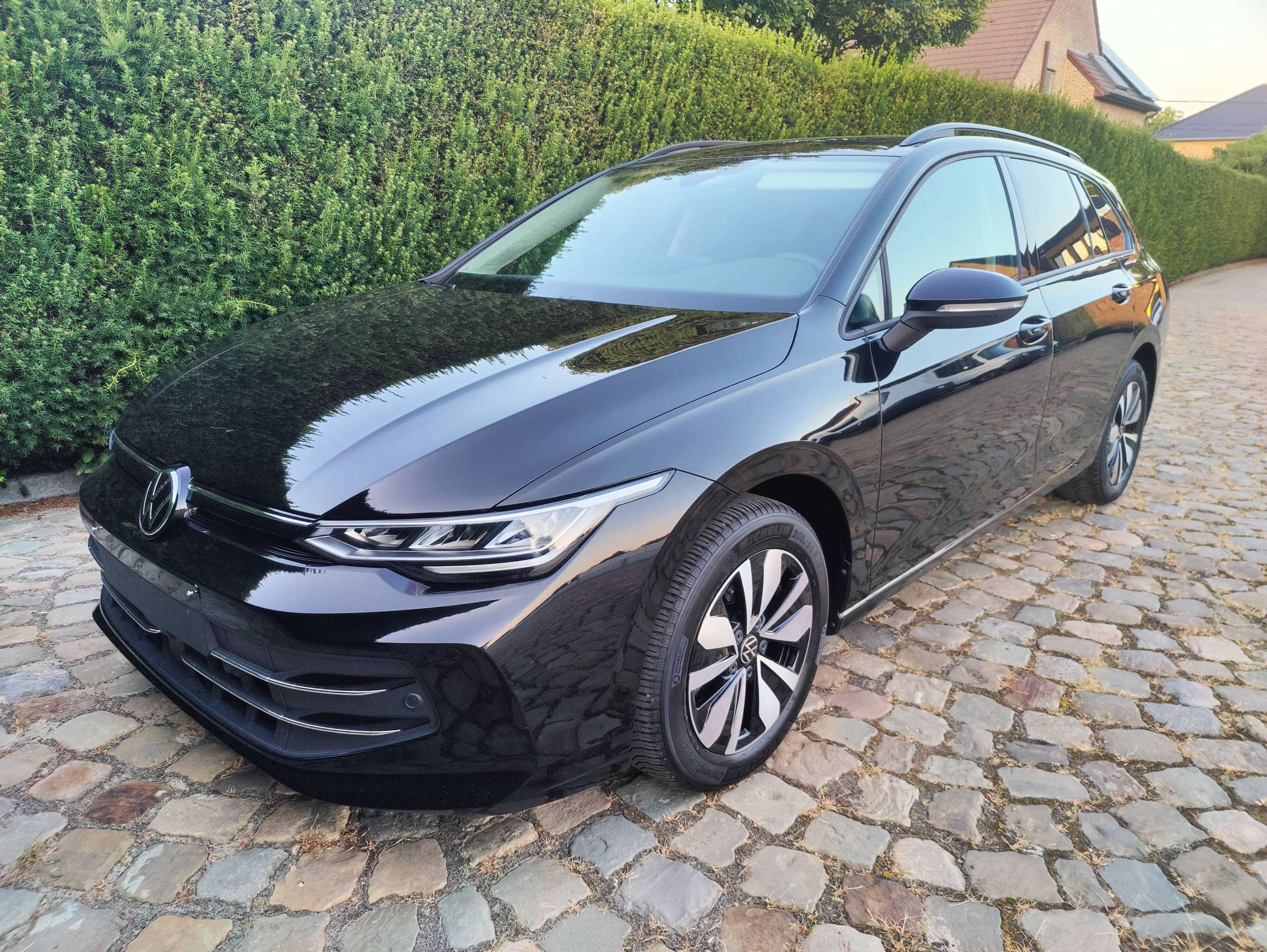 2af5d834-5de2-4447-ab58-d117c758e4463-volkswagen-golf-variant-1-5-etsi-goal-dsg-20260718.jpg