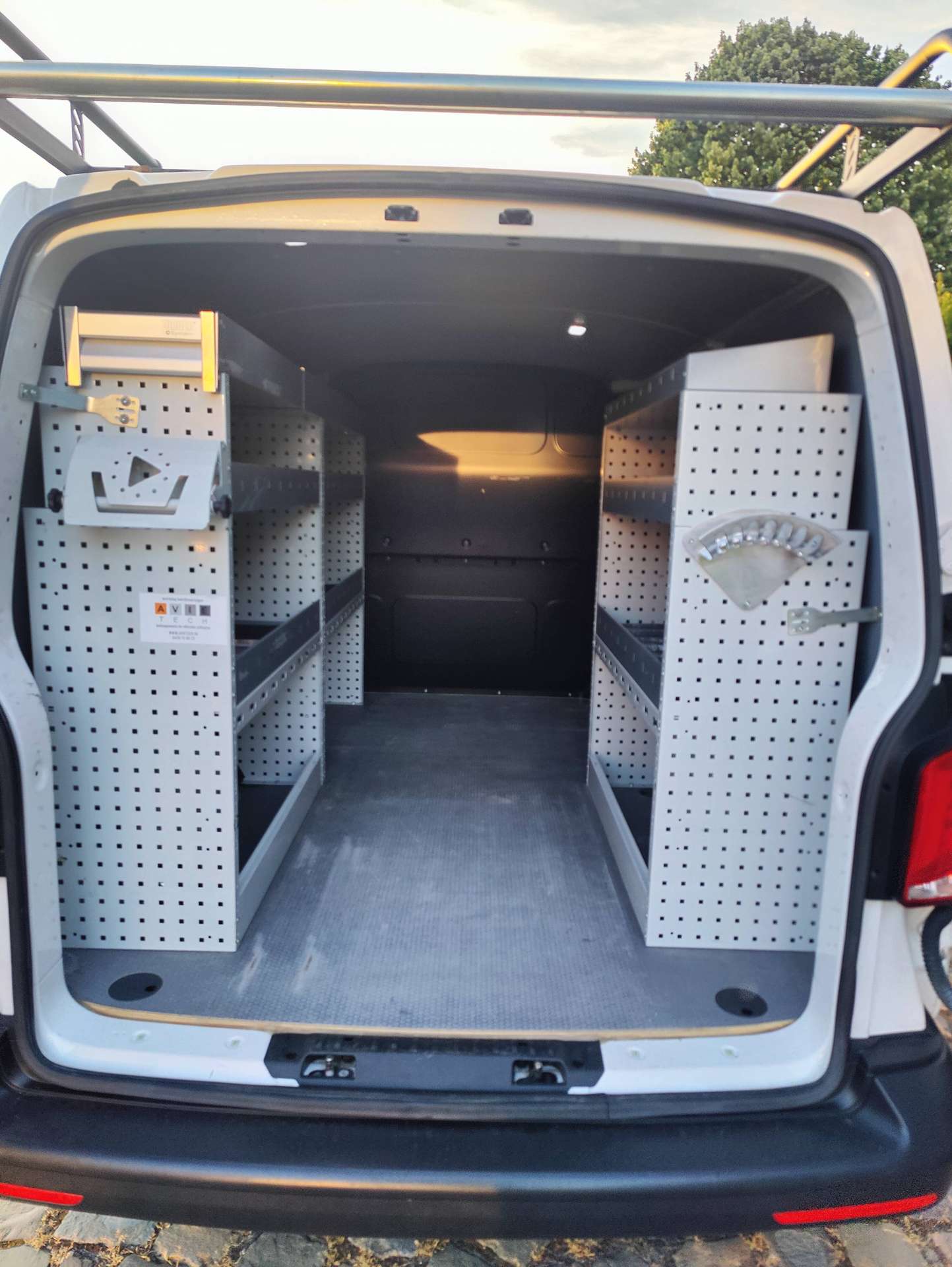 2e41edad-2f05-42bf-a379-8c455adc984a11-volkswagen-t6-1-transporter-2-0-tdi-scr-bmt-eu6d-temp-20260710.jpg