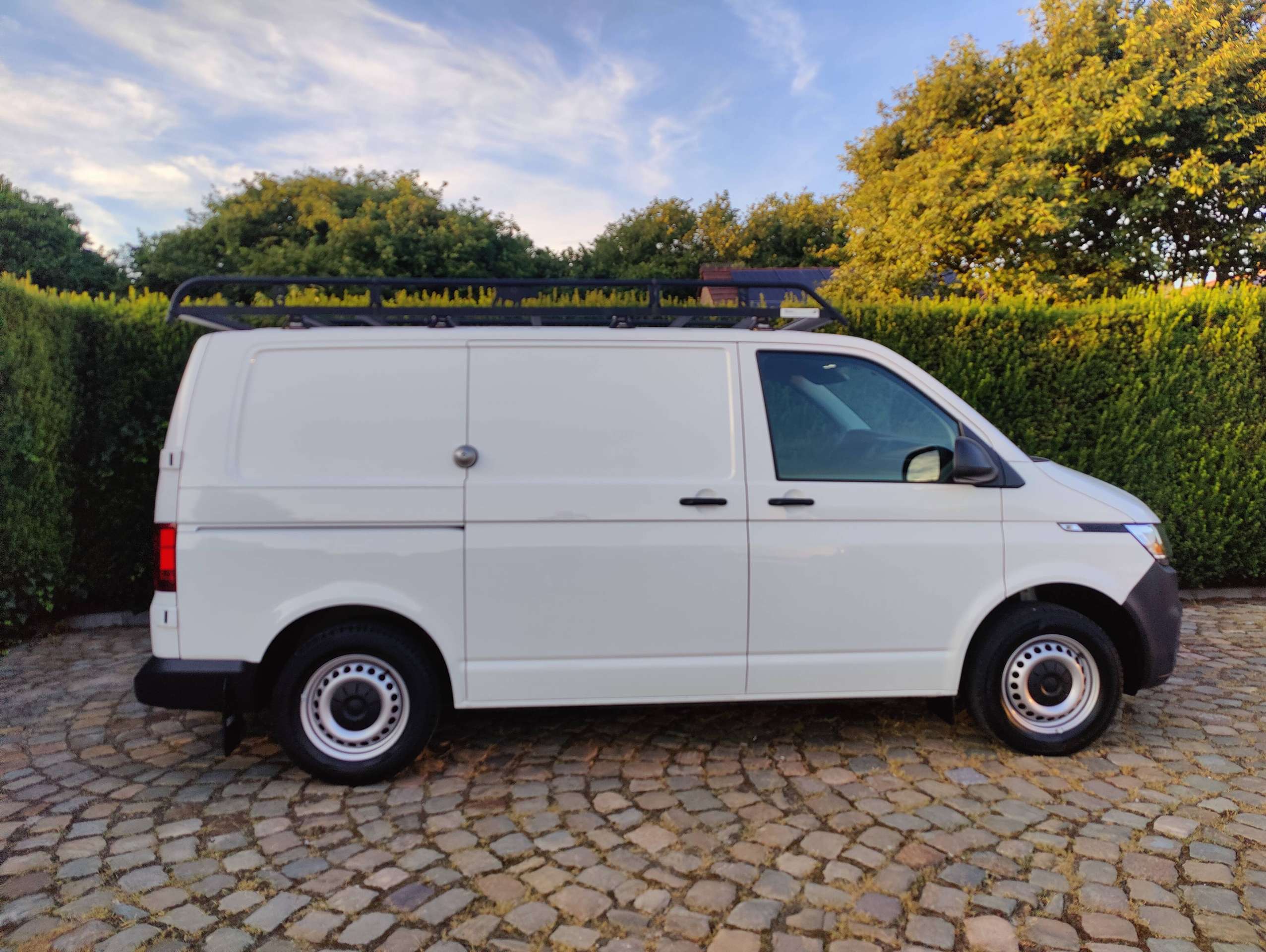 2e41edad-2f05-42bf-a379-8c455adc984a8-volkswagen-t6-1-transporter-2-0-tdi-scr-bmt-eu6d-temp-20260710.jpg