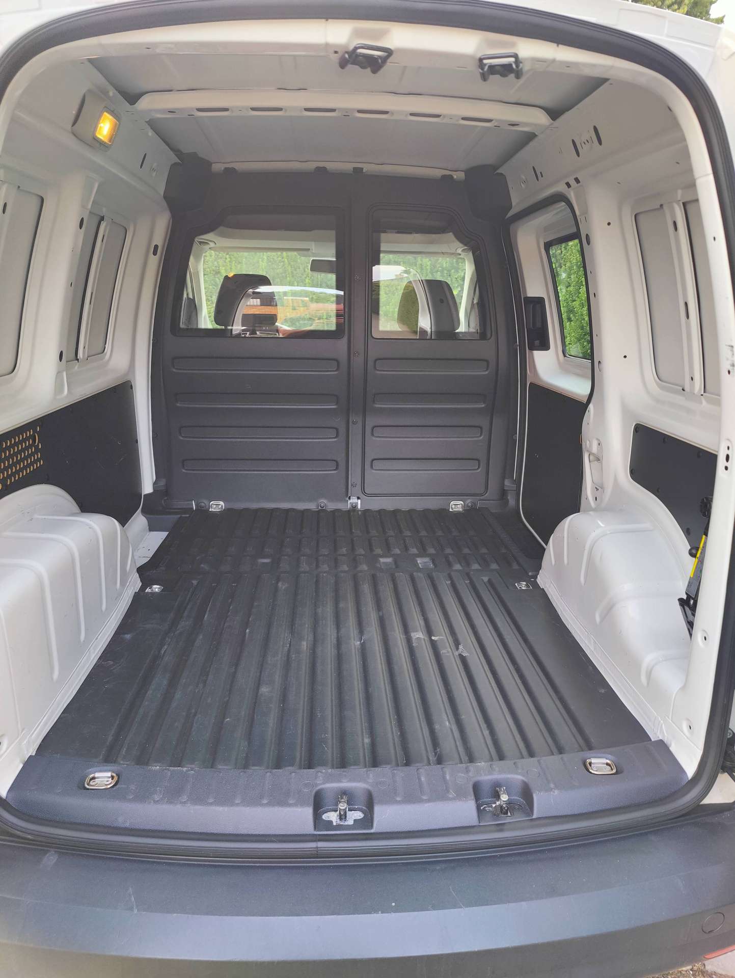 35def6e0-8f13-4793-91f9-f5e43c5838b510-volkswagen-caddy-2-0-cr-tdi-scr-eu6-20260725.jpg
