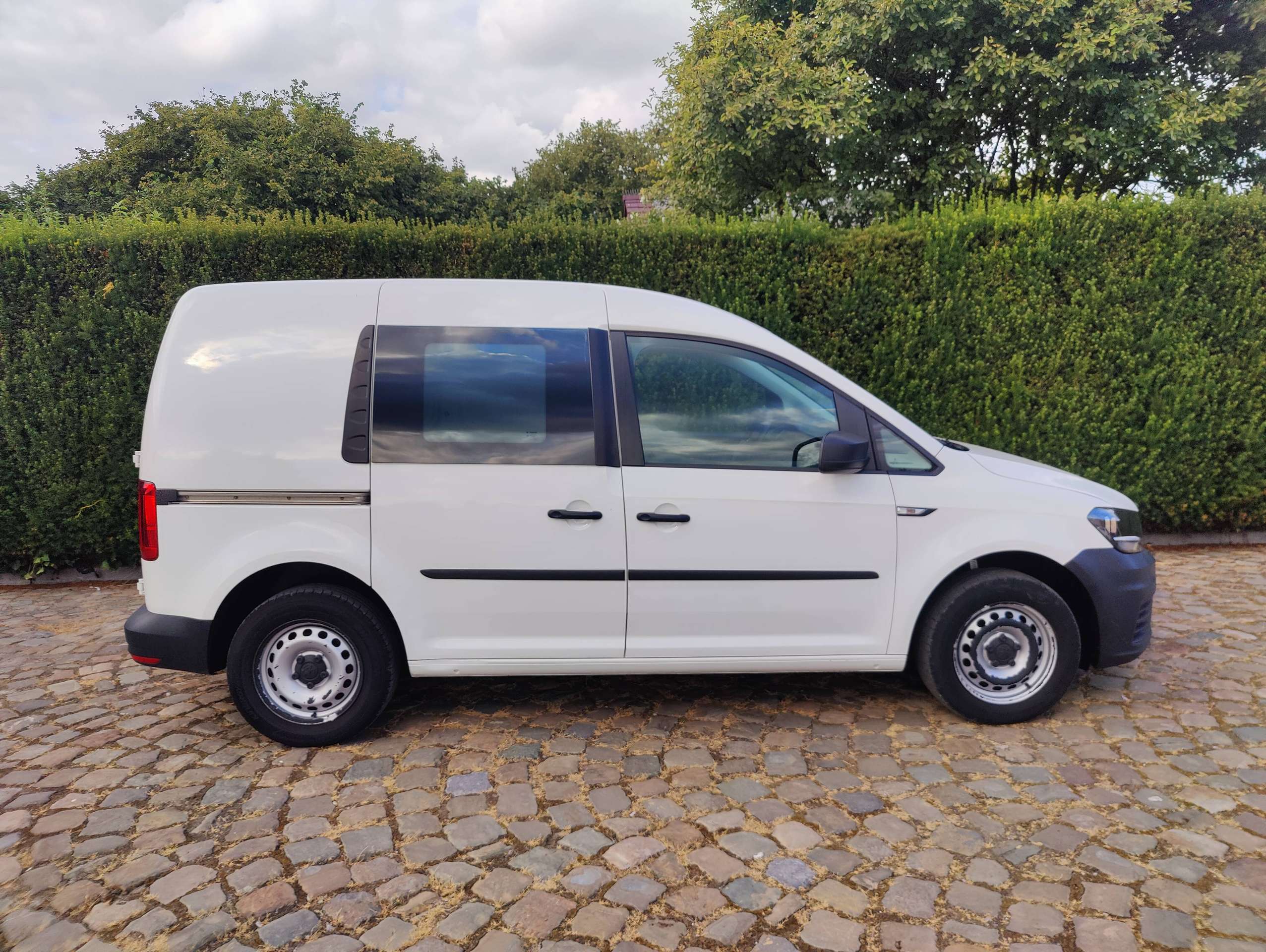 35def6e0-8f13-4793-91f9-f5e43c5838b58-volkswagen-caddy-2-0-cr-tdi-scr-eu6-20260725.jpg