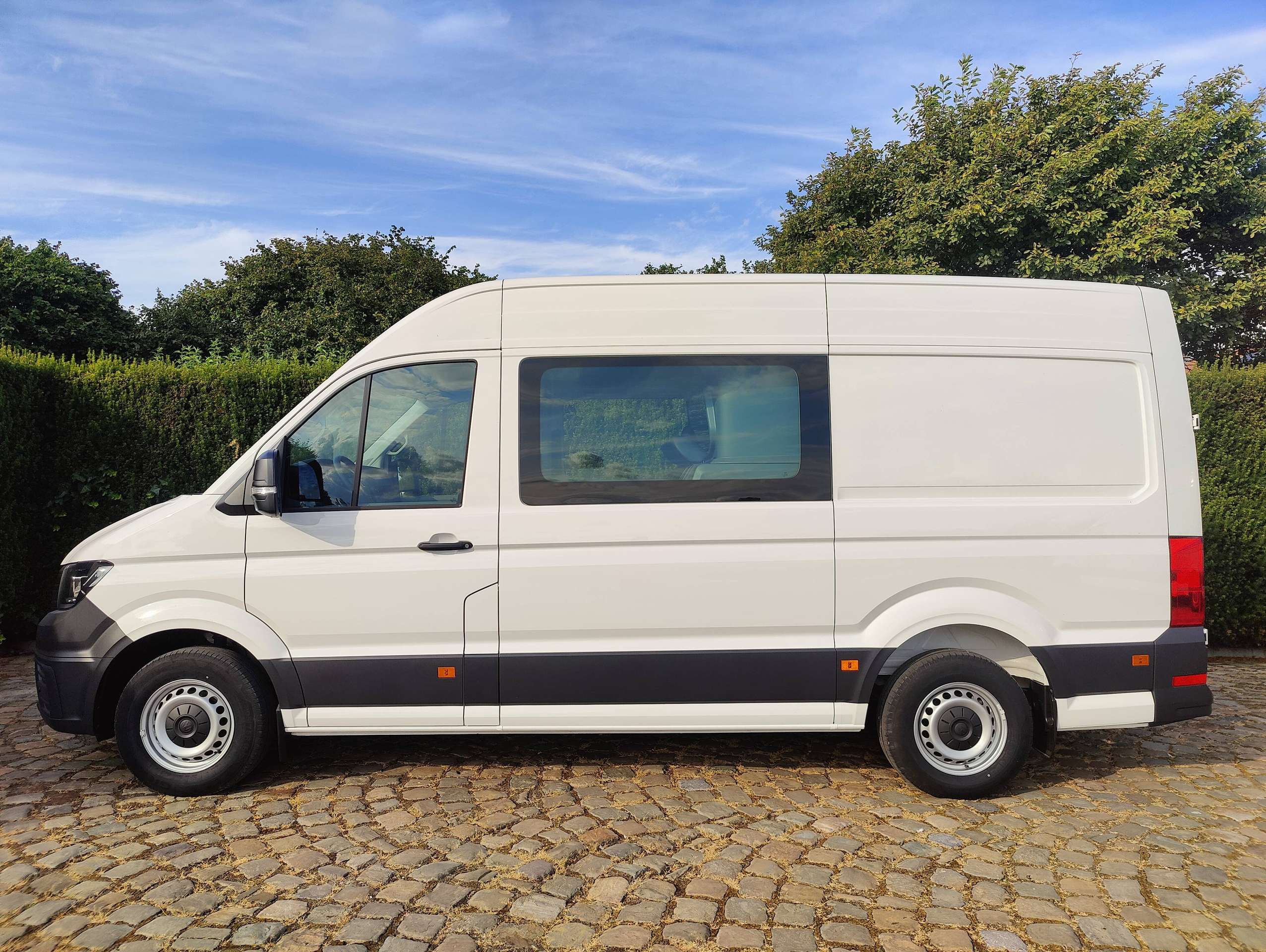 4bc7d5a6-e81d-4682-9cea-3c345b4944ed4-volkswagen-crafter-2-0-cr-tdi-l3h3-eu6d-7-plaatsen-20260722.jpg