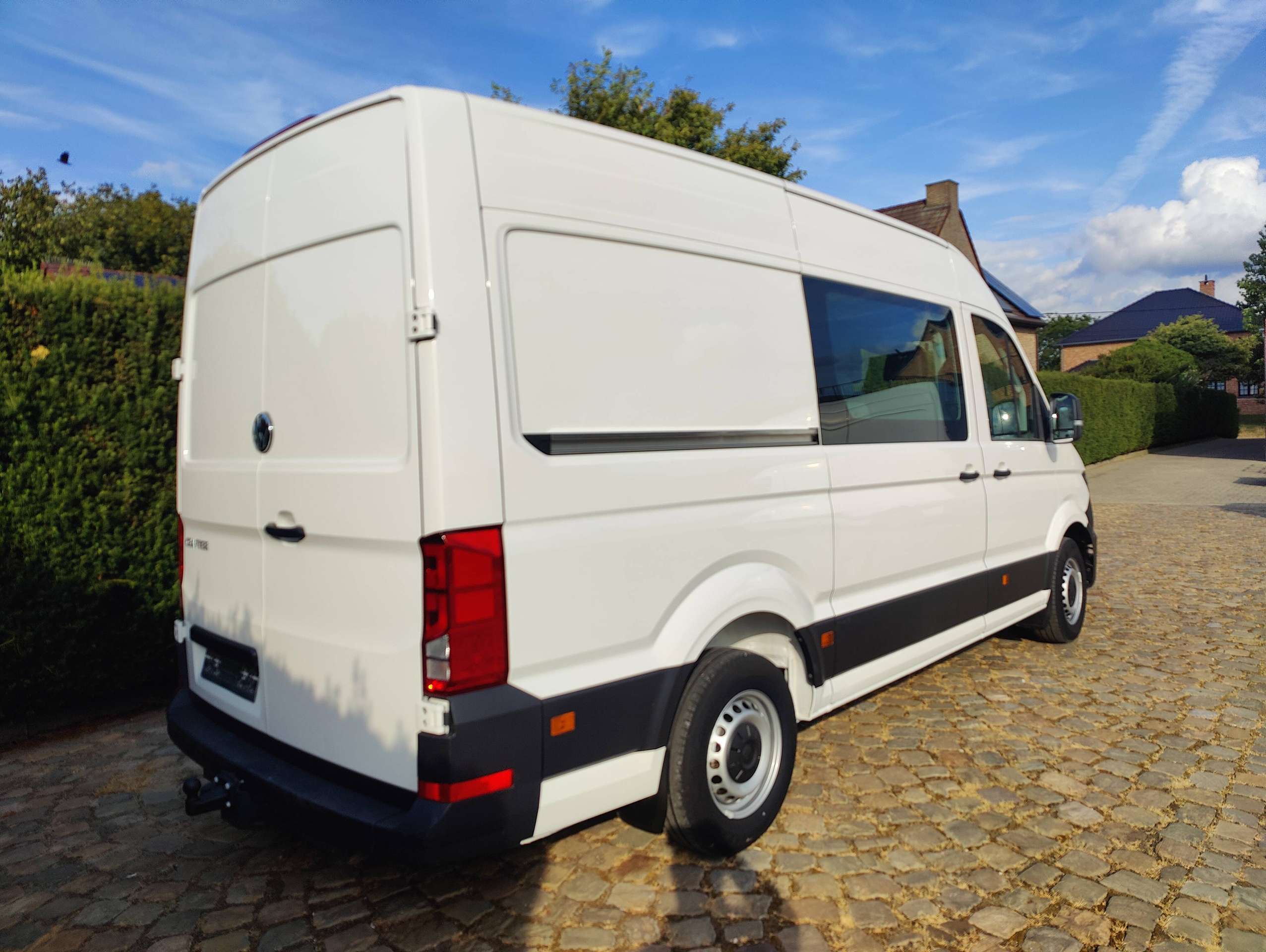4bc7d5a6-e81d-4682-9cea-3c345b4944ed7-volkswagen-crafter-2-0-cr-tdi-l3h3-eu6d-7-plaatsen-20260722.jpg