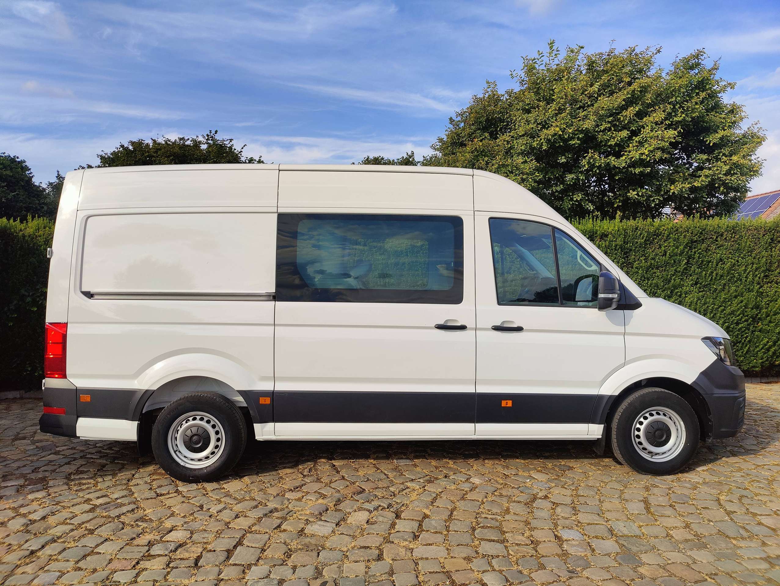 4bc7d5a6-e81d-4682-9cea-3c345b4944ed8-volkswagen-crafter-2-0-cr-tdi-l3h3-eu6d-7-plaatsen-20260722.jpg