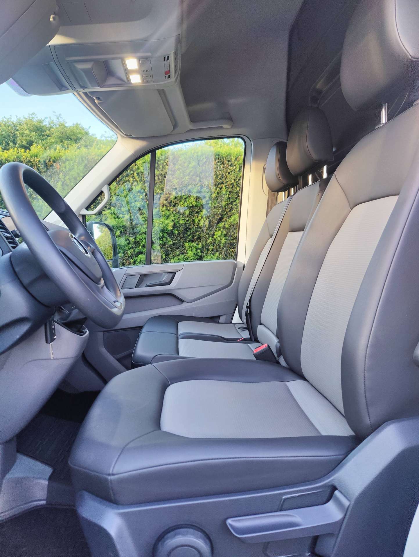 4f412fbd-199f-4868-bfff-2c1828d388df11-volkswagen-crafter-crafter-2-0-cr-tdi-l4h3-navigatieandroid-auto-apple-carplay-20260708.jpg
