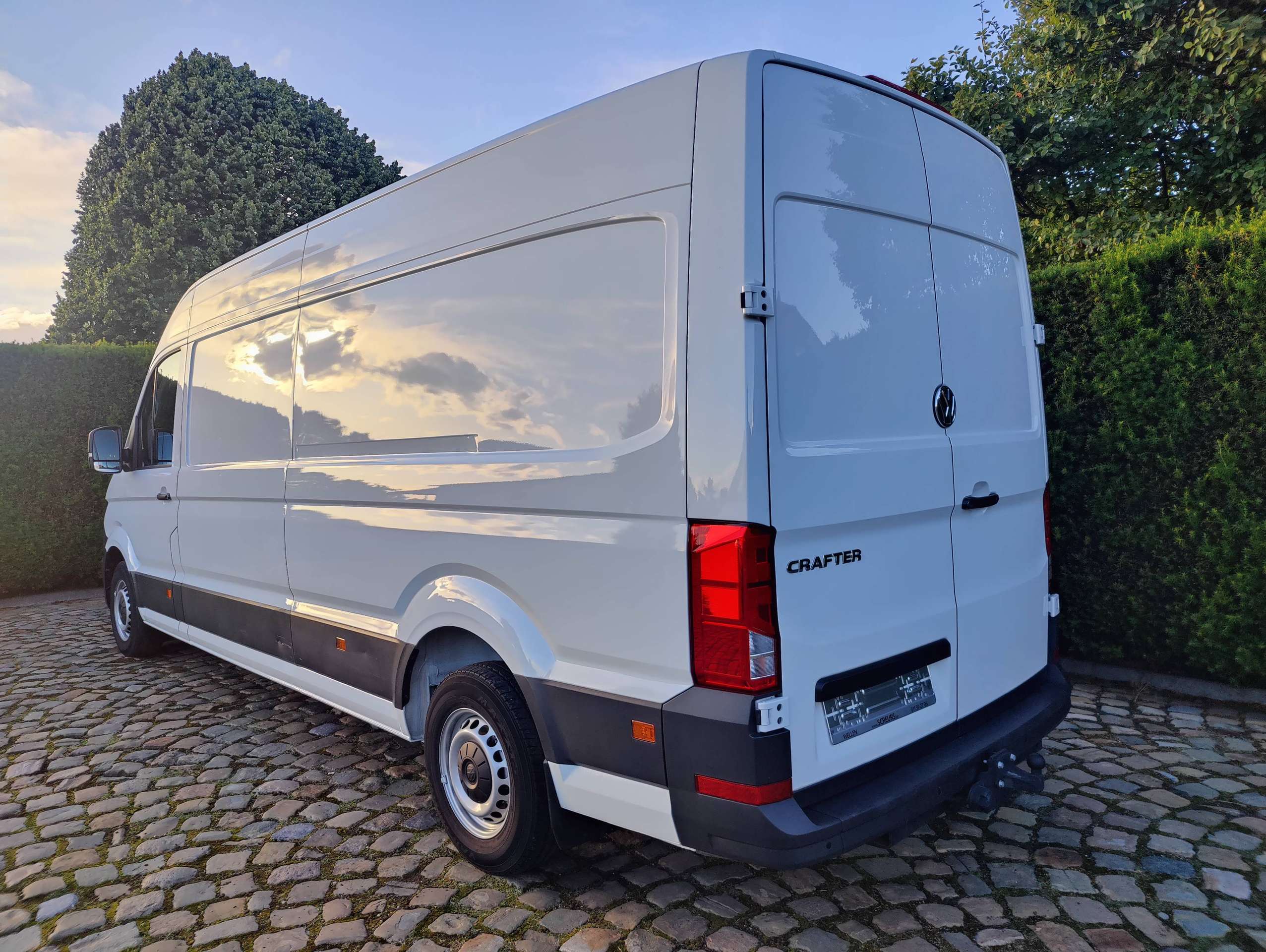 4f412fbd-199f-4868-bfff-2c1828d388df5-volkswagen-crafter-crafter-2-0-cr-tdi-l4h3-navigatieandroid-auto-apple-carplay-20260708.jpg