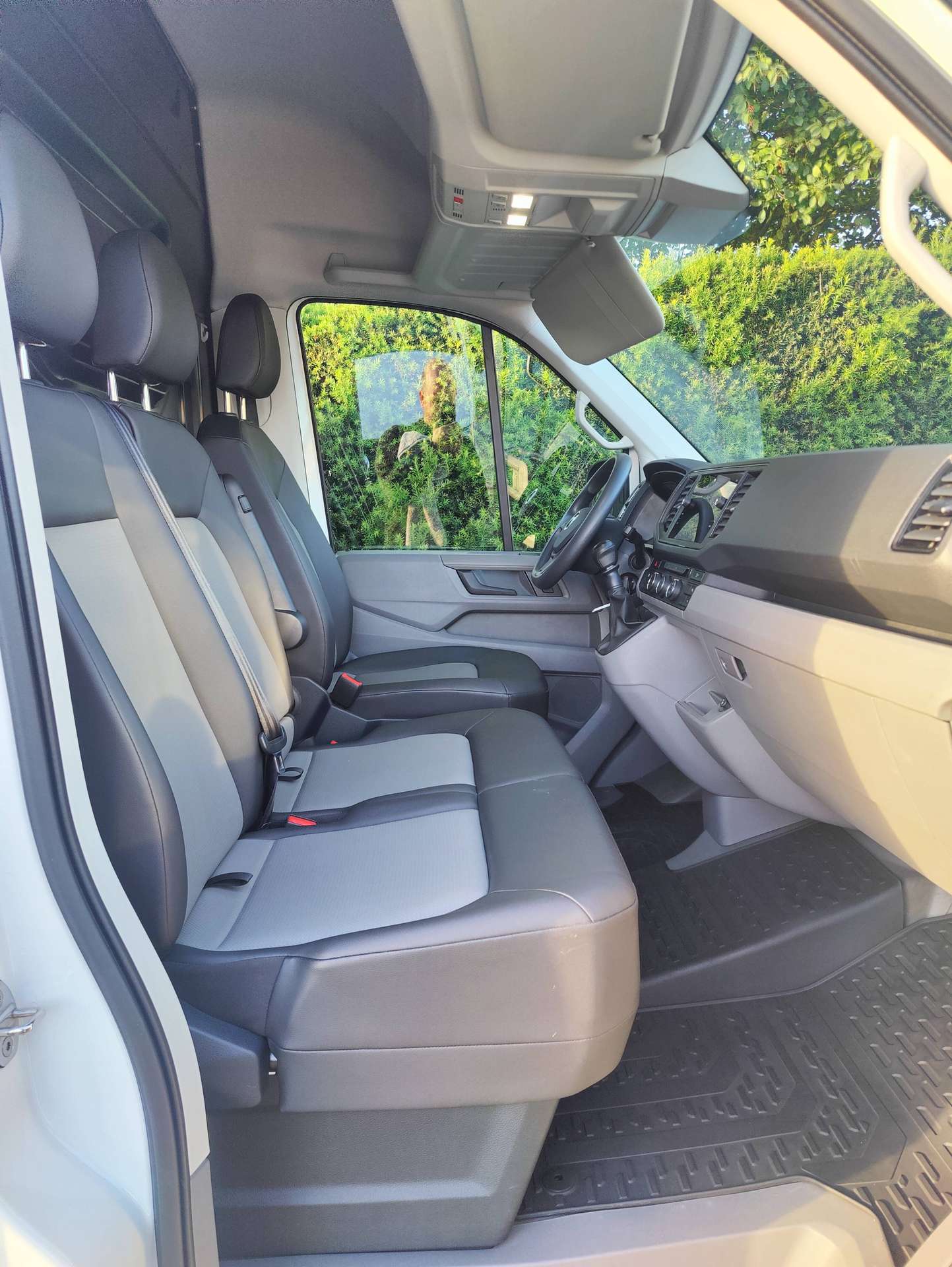 4f412fbd-199f-4868-bfff-2c1828d388df9-volkswagen-crafter-crafter-2-0-cr-tdi-l4h3-navigatieandroid-auto-apple-carplay-20260708.jpg