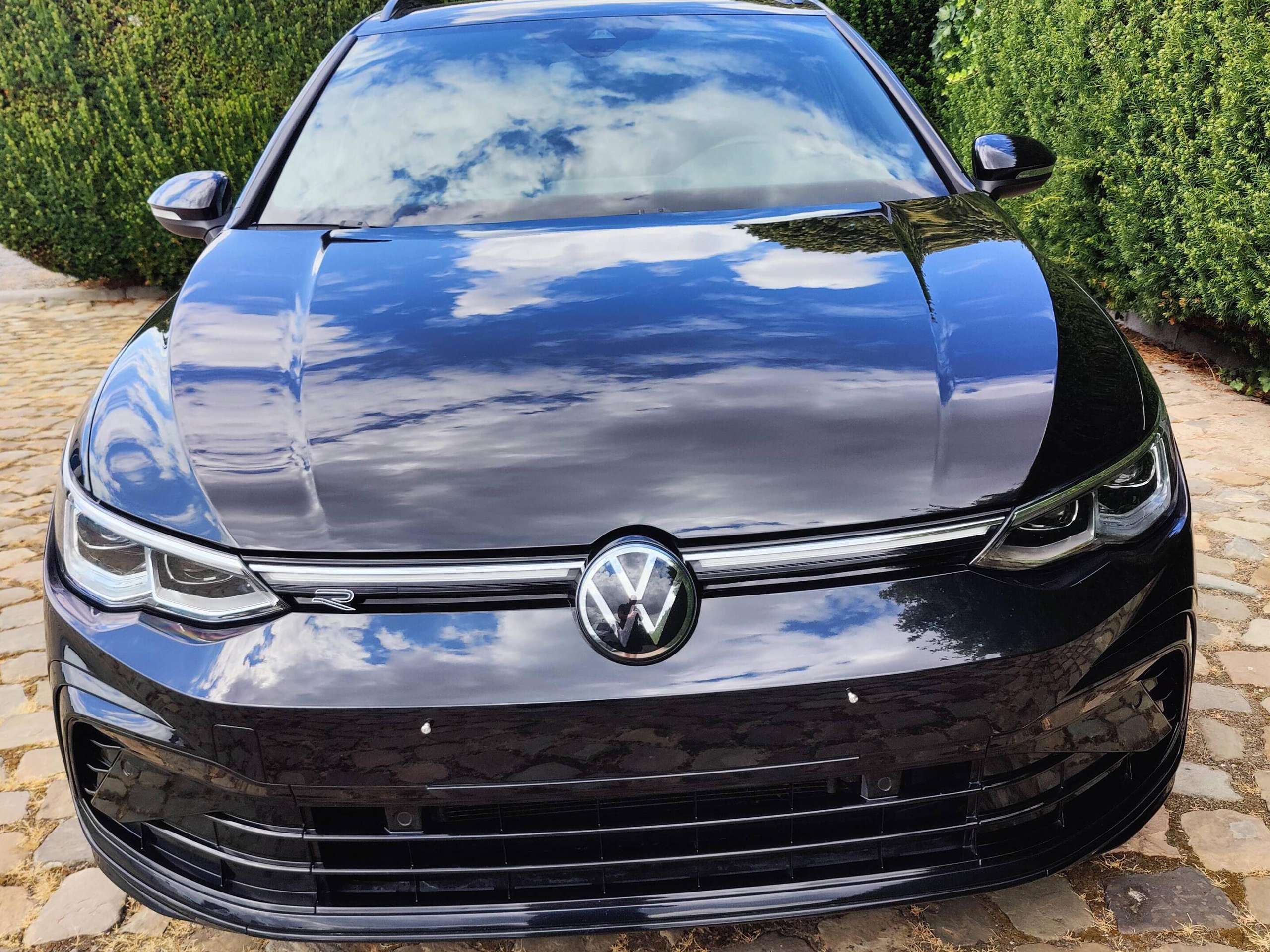 61105225-050e-4ad5-b615-25b9c9b4c8c62-volkswagen-golf-variant-1-5-etsi-r-line-opf-dsg-20260721.jpg