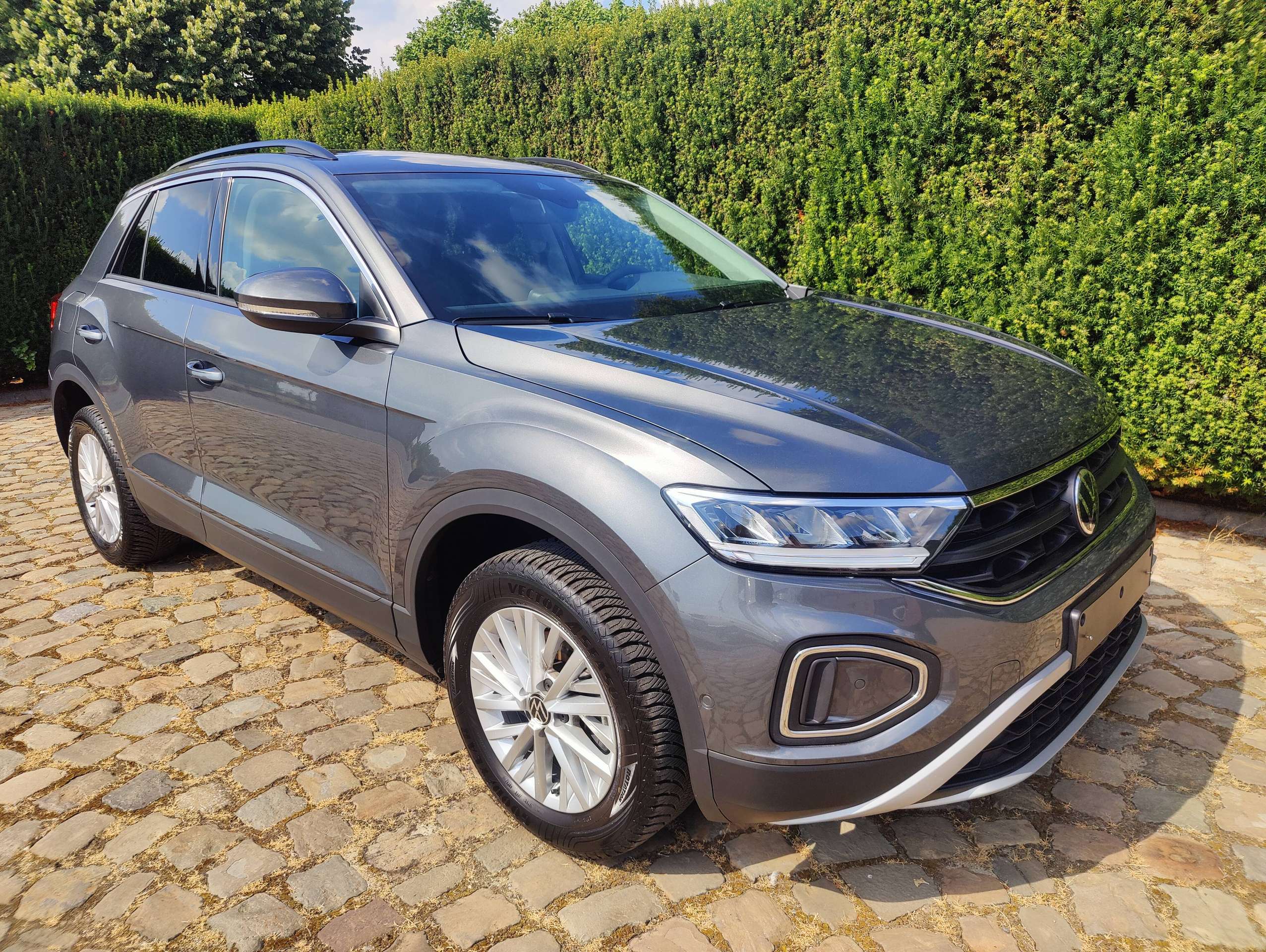 a1a3744e-8993-48b1-b2c0-a0c98da3e8641-volkswagen-t-roc-t-roc-1-5-tsi-life-20260718.jpg