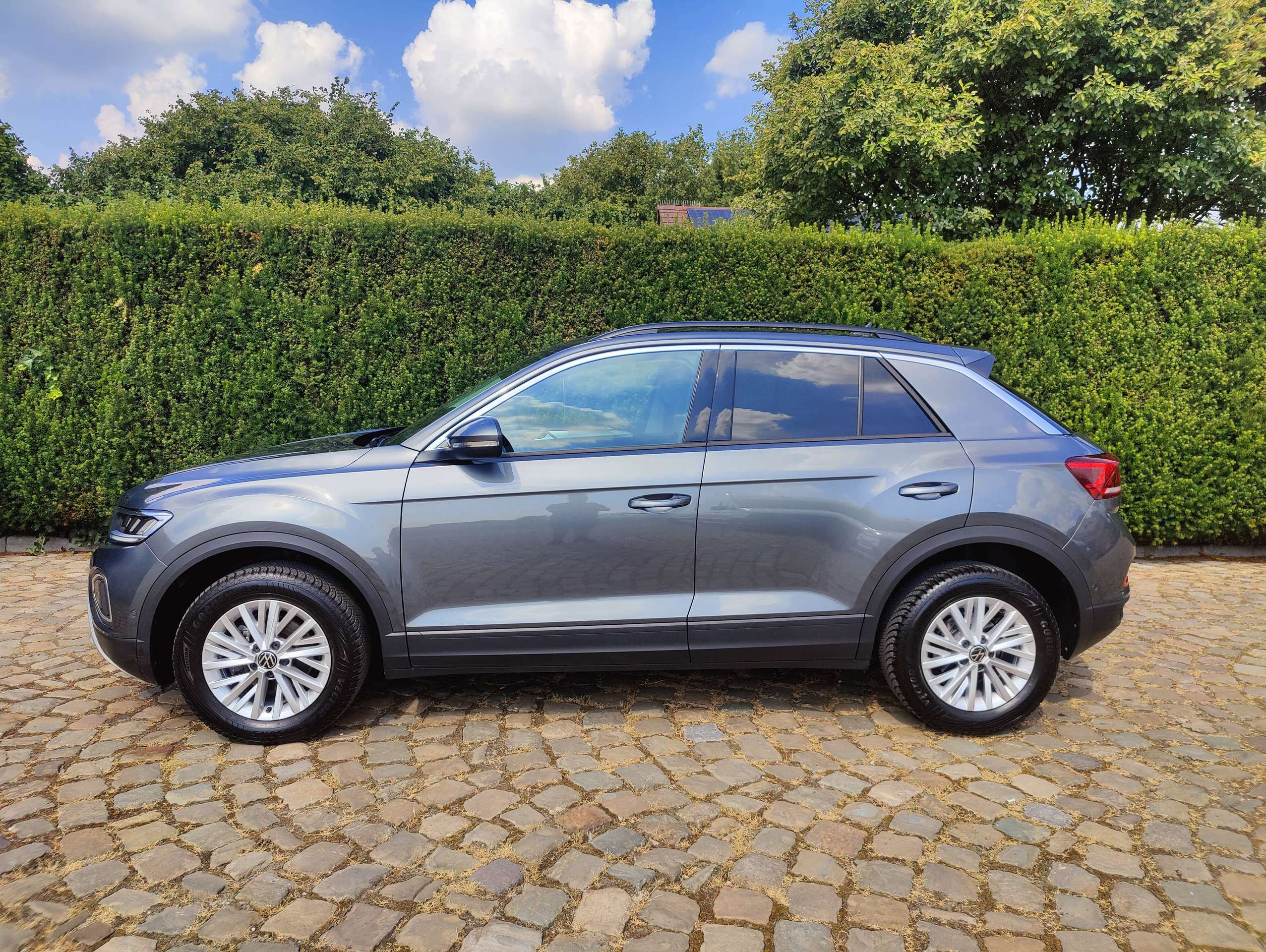 a1a3744e-8993-48b1-b2c0-a0c98da3e8644-volkswagen-t-roc-t-roc-1-5-tsi-life-20260718.jpg
