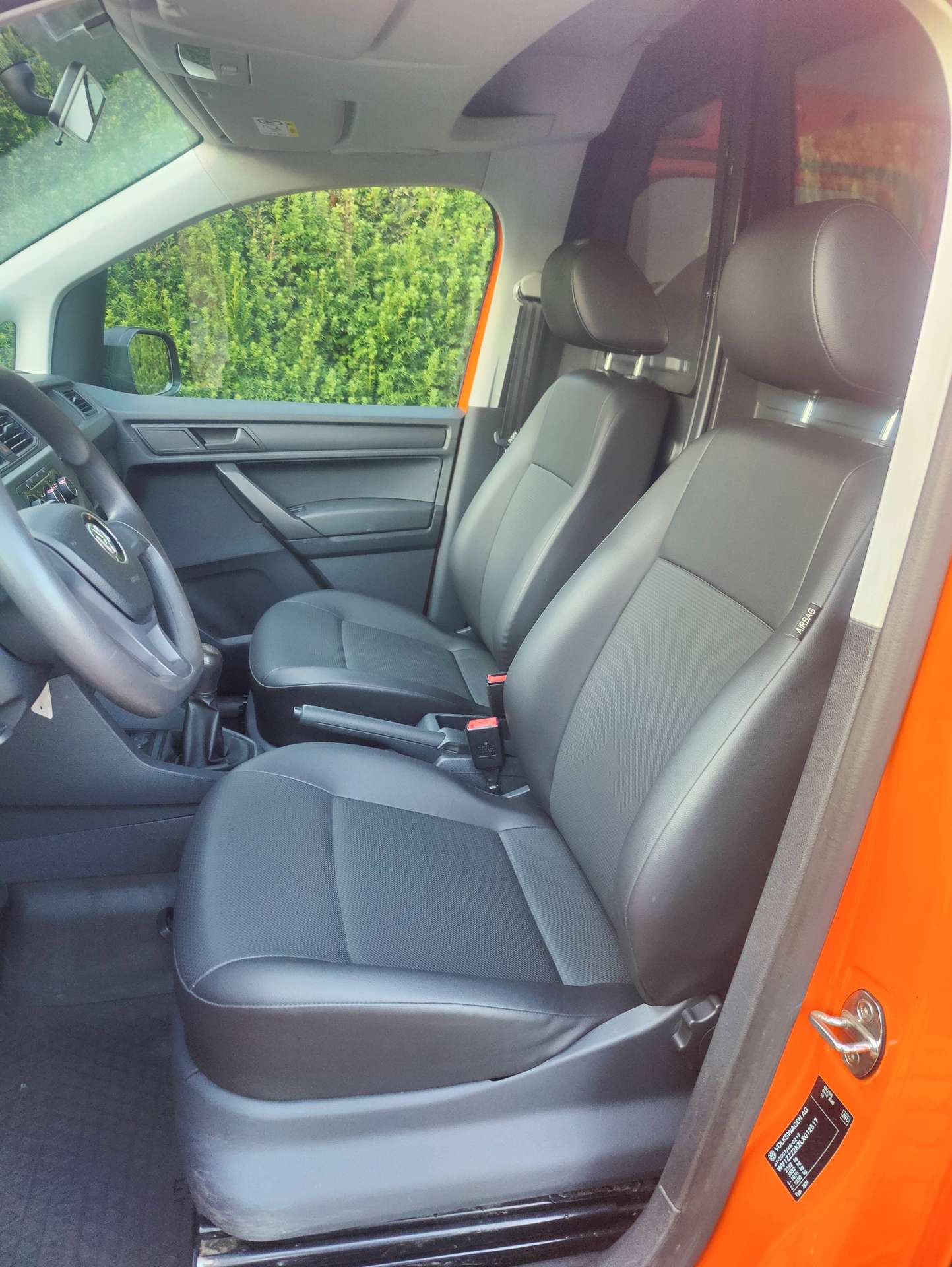 a277b0c1-dee9-46d1-8837-a159a3692e3410-volkswagen-caddy-2-0-cr-tdi-scr-eu6-20260731.jpg
