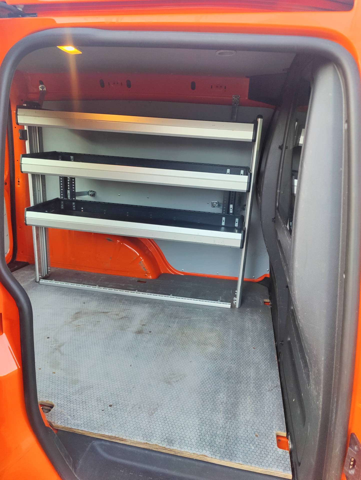 a277b0c1-dee9-46d1-8837-a159a3692e3412-volkswagen-caddy-2-0-cr-tdi-scr-eu6-20260731.jpg