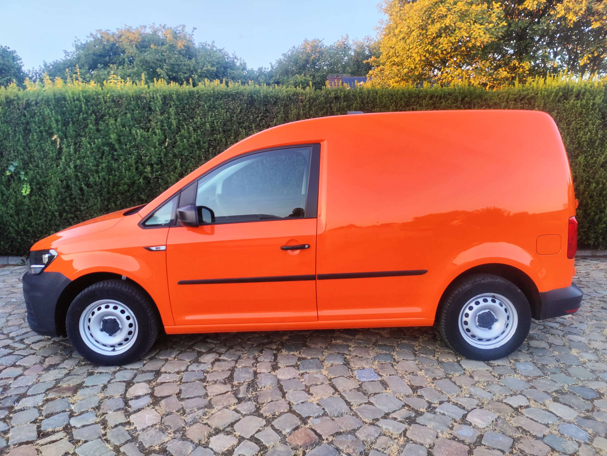 a277b0c1-dee9-46d1-8837-a159a3692e344-volkswagen-caddy-2-0-cr-tdi-scr-eu6-20260731.jpg