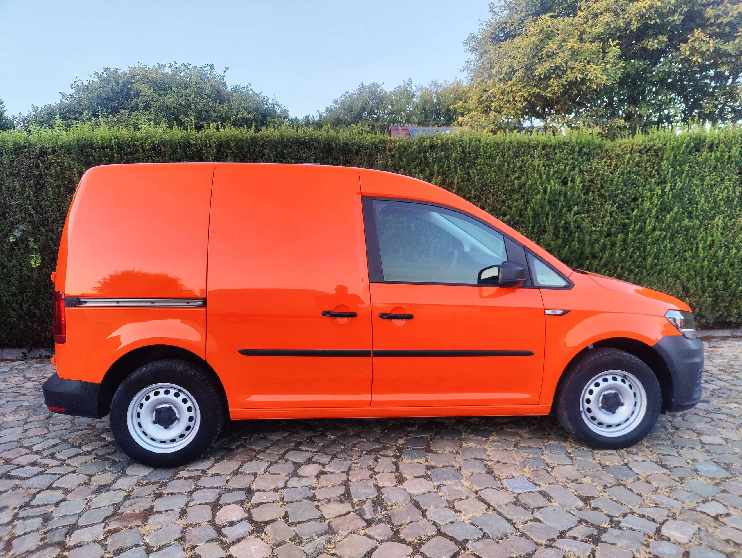 a277b0c1-dee9-46d1-8837-a159a3692e348-volkswagen-caddy-2-0-cr-tdi-scr-eu6-20260731.jpg