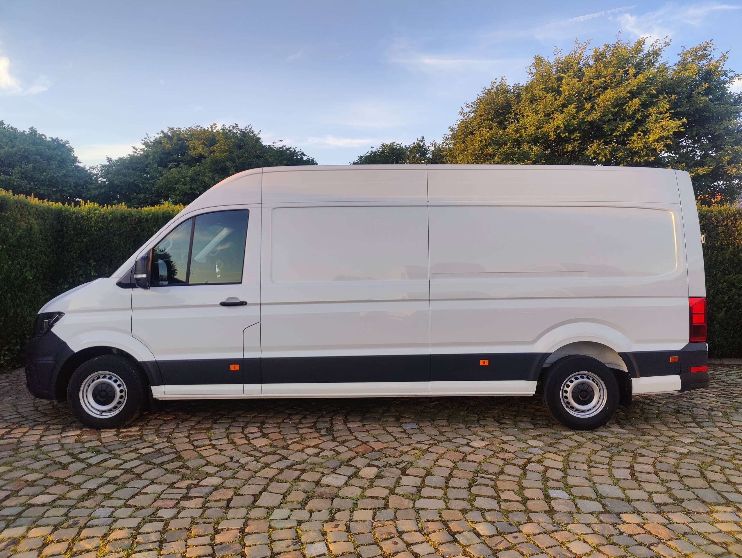 b768632a-b2fe-4204-b0c2-857e47ddbc554-volkswagen-crafter-crafter-2-0-cr-tdi-l4h3-aut-20260708.jpg