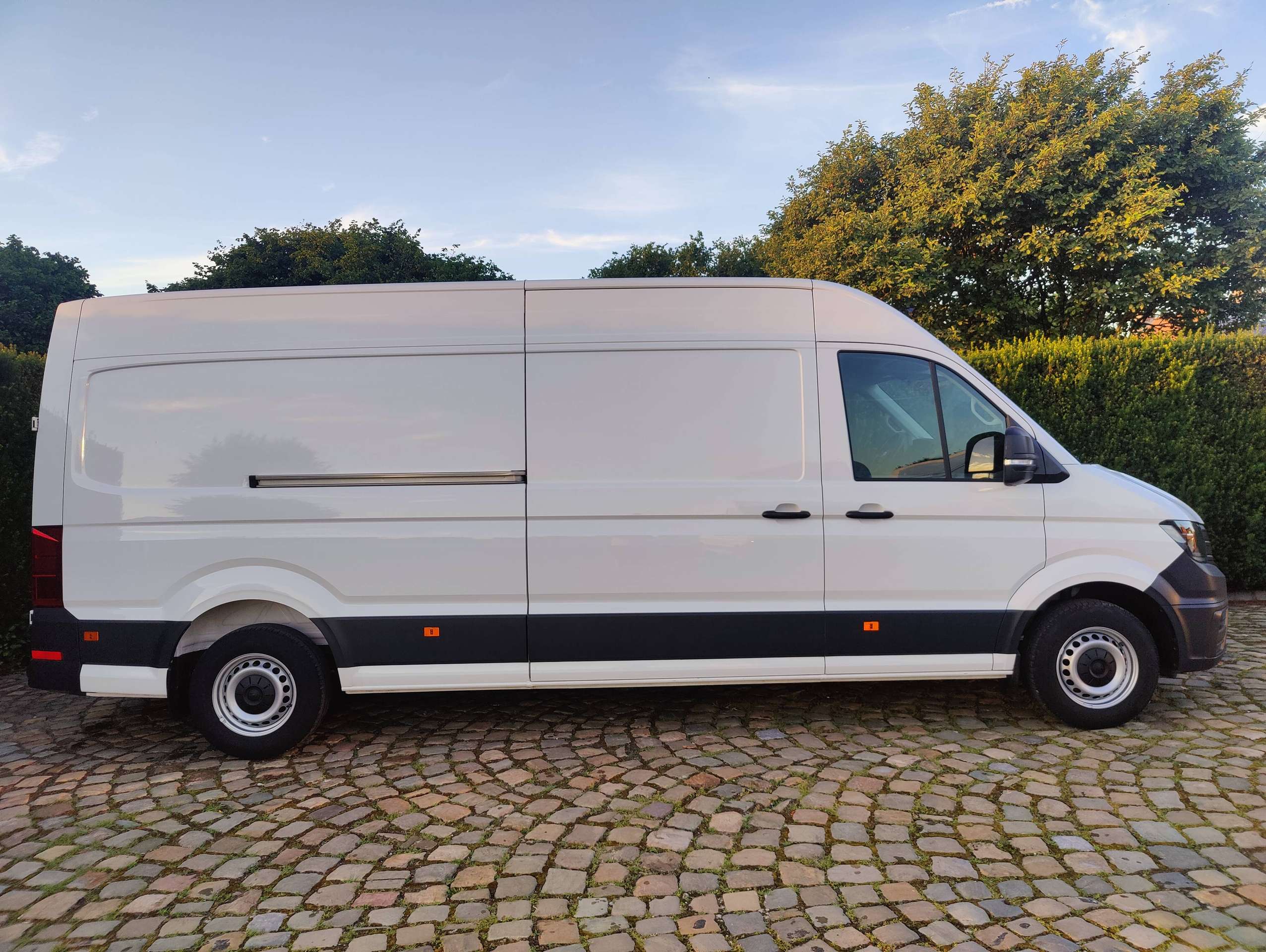 b768632a-b2fe-4204-b0c2-857e47ddbc558-volkswagen-crafter-crafter-2-0-cr-tdi-l4h3-aut-20260708.jpg
