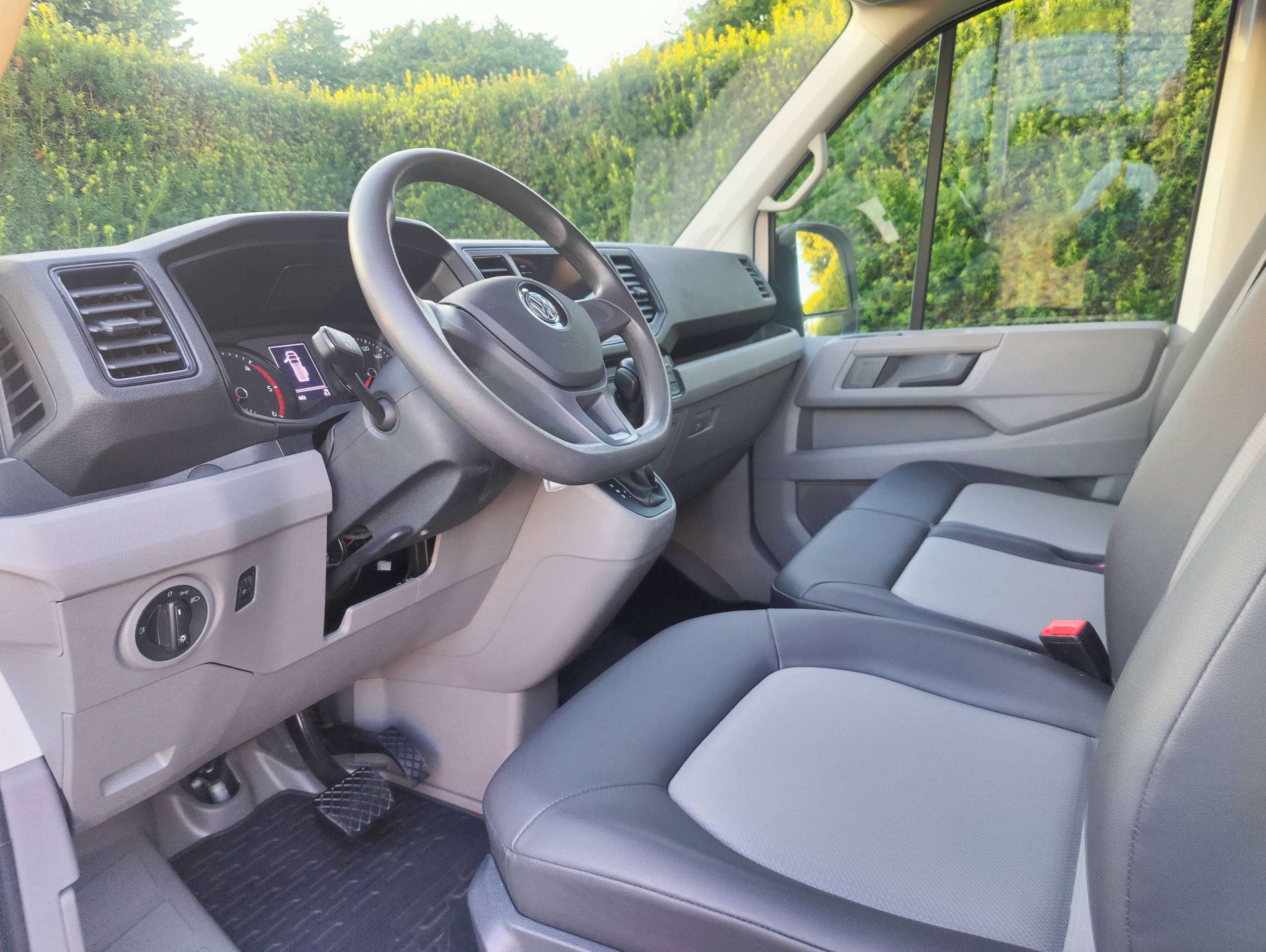 b768632a-b2fe-4204-b0c2-857e47ddbc559-volkswagen-crafter-crafter-2-0-cr-tdi-l4h3-aut-20260708.jpg