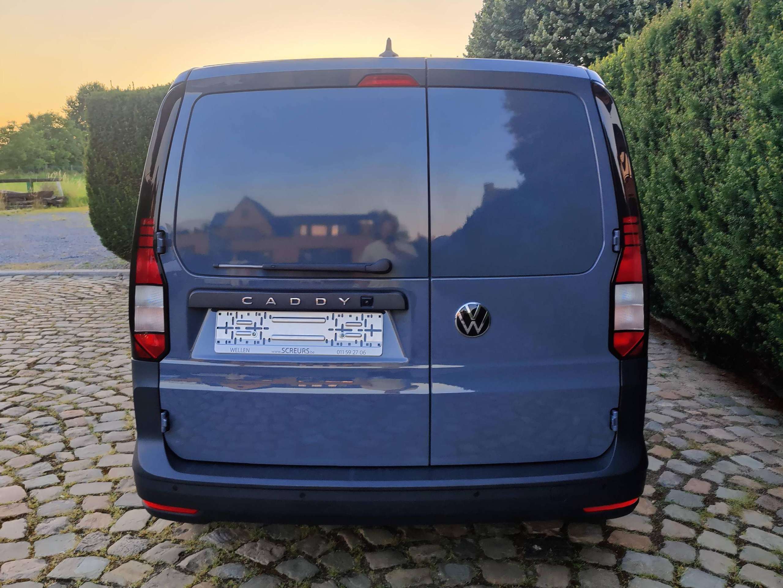 b81df598-b440-4fe1-890c-7fc218ed612a6-volkswagen-caddy-2-0-tdi-maxi-5-plaatsen-lichte-vracht-5-places-utilitaire-camera-de-recul-20260708.jpg