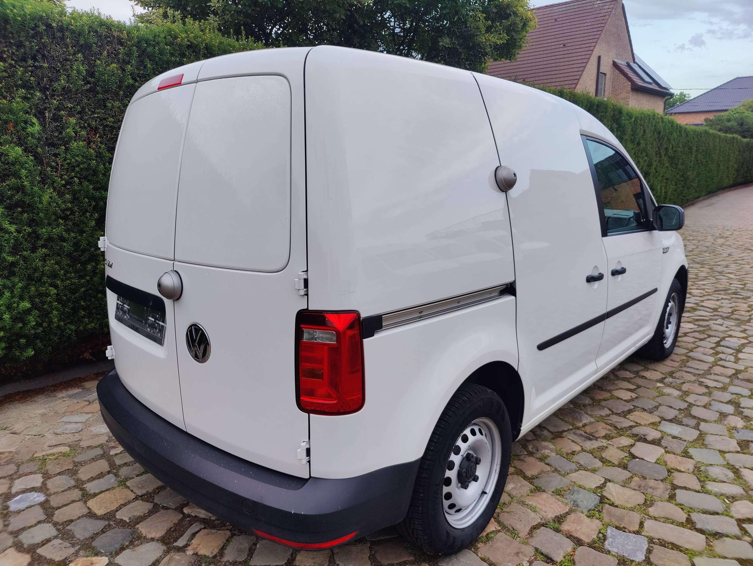 c7319feb-9379-4b3c-9832-c72580e9ef4d7-volkswagen-caddy-2-0-cr-tdi-scr-eu6-20260708.jpg