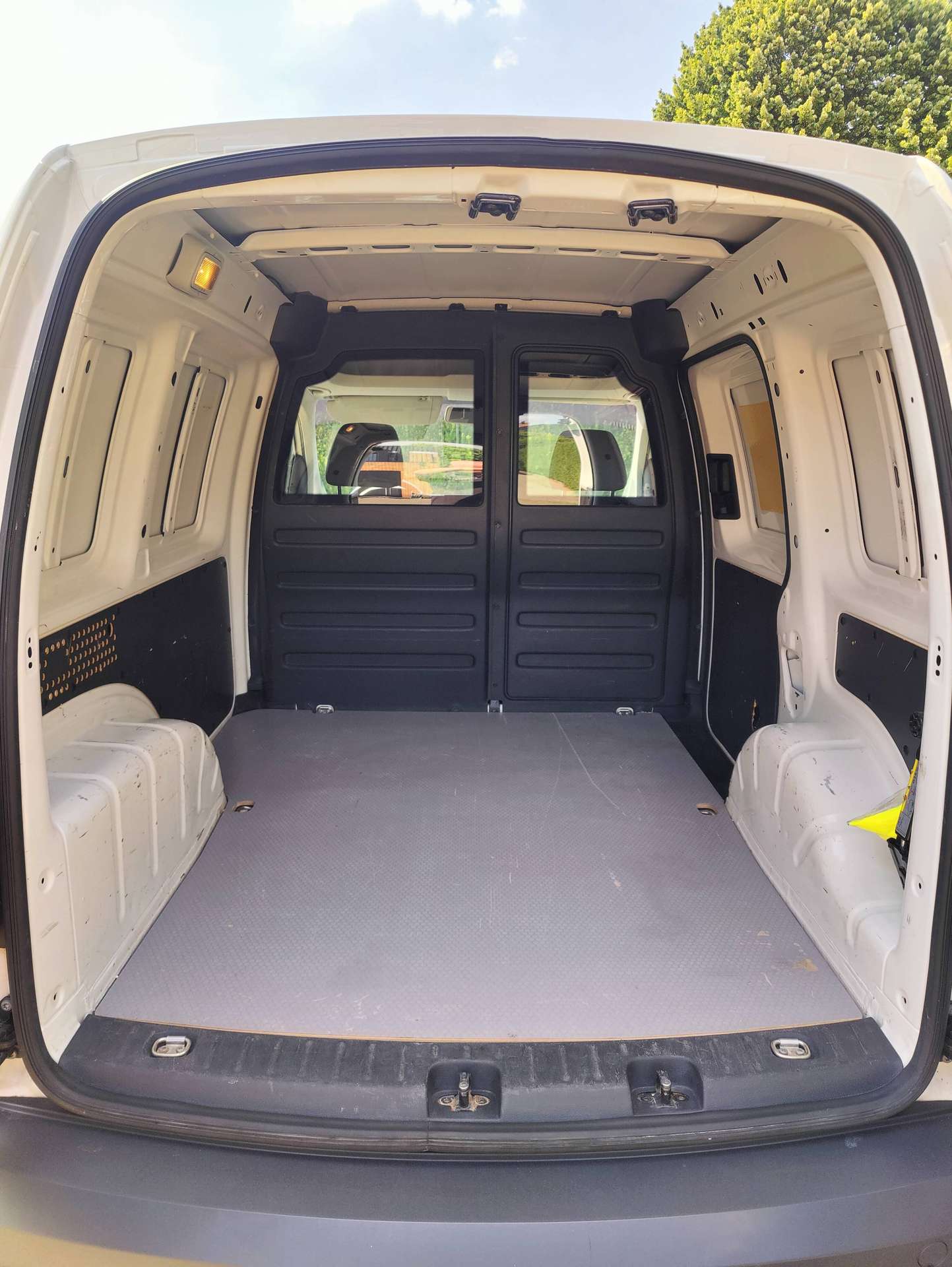 f4734703-4e55-42eb-9661-e9b1f57a430e12-volkswagen-caddy-2-0-tdi-20260708.jpg
