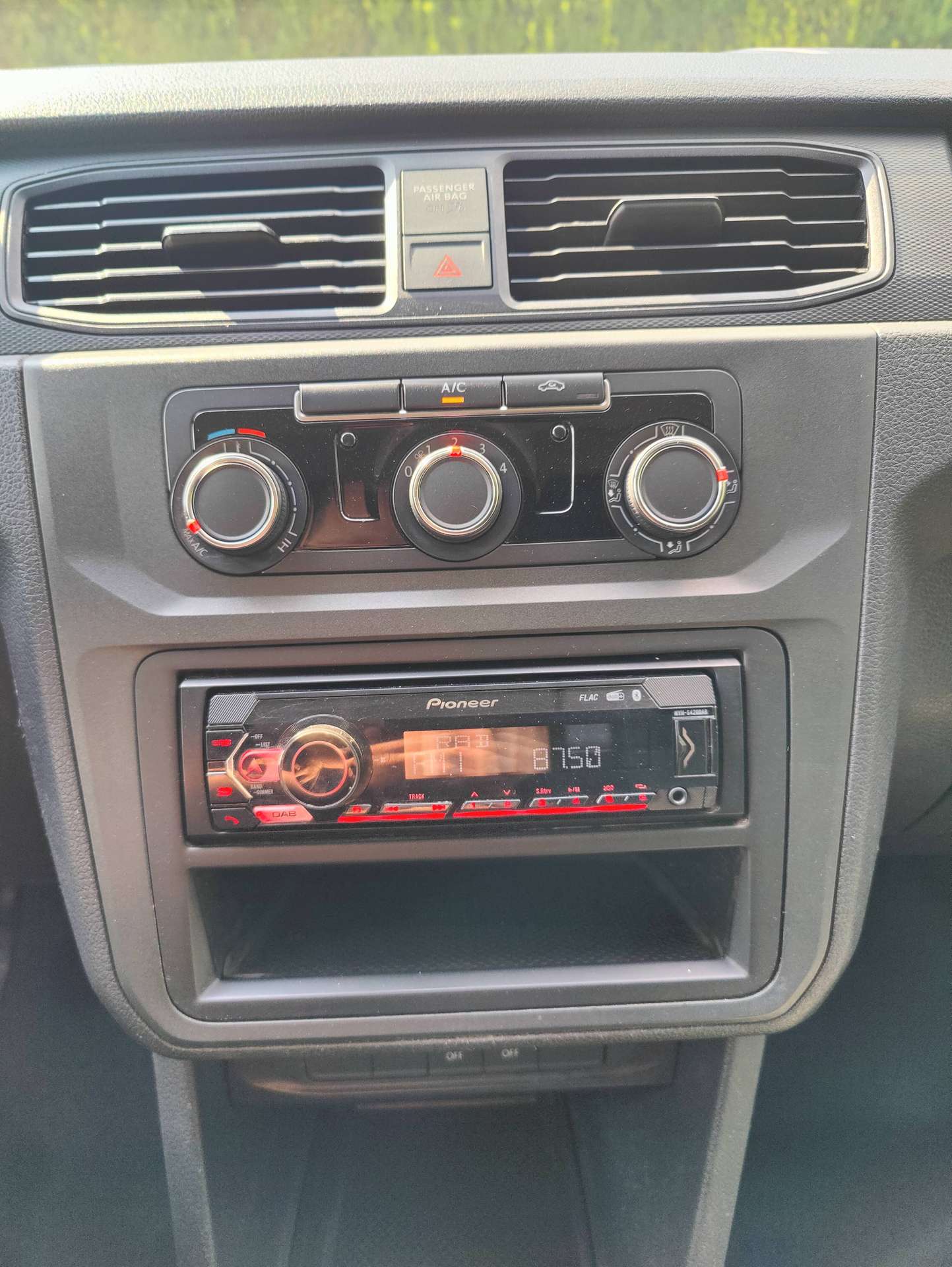 f4734703-4e55-42eb-9661-e9b1f57a430e15-volkswagen-caddy-2-0-tdi-20260708.jpg