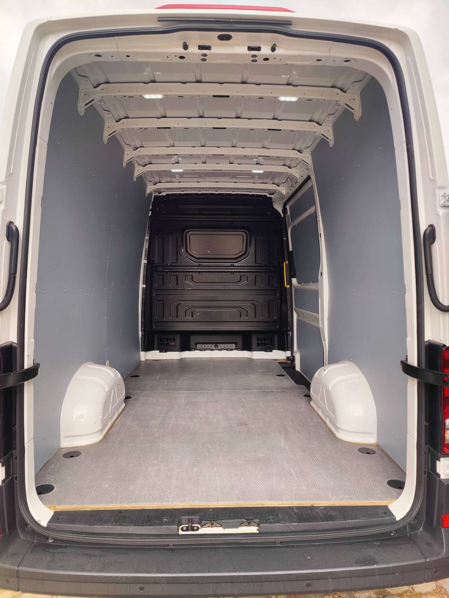 f657cfaa-b2d2-4732-86ca-f10a68daaf1711-volkswagen-crafter-crafter-2-0-cr-tdi-l3h3-20260722.jpg