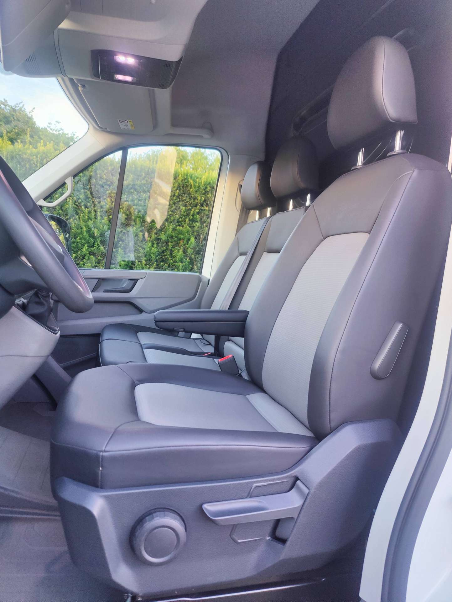 fddb1c84-f06b-4066-b552-f1aeb315659110-volkswagen-crafter-crafter-2-0-cr-tdi-l3h3-20260708.jpg