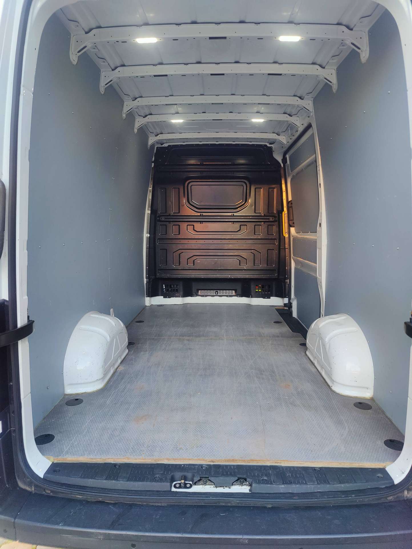 fddb1c84-f06b-4066-b552-f1aeb315659111-volkswagen-crafter-crafter-2-0-cr-tdi-l3h3-20260708.jpg