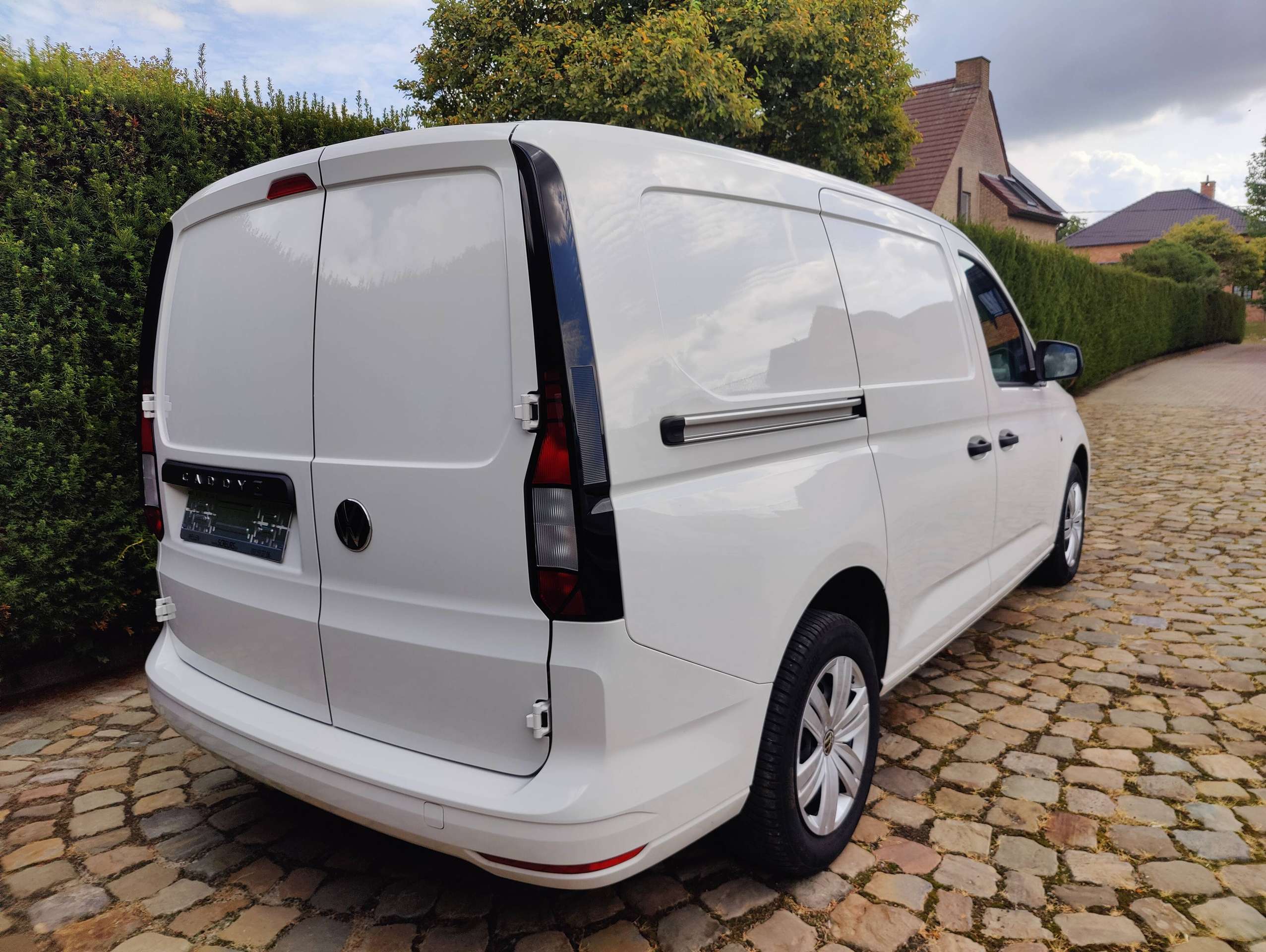 08281777-d065-4703-8823-5cb621fb080d7-volkswagen-caddy-1-5-tsi-maxi-dsg-20260822.jpg